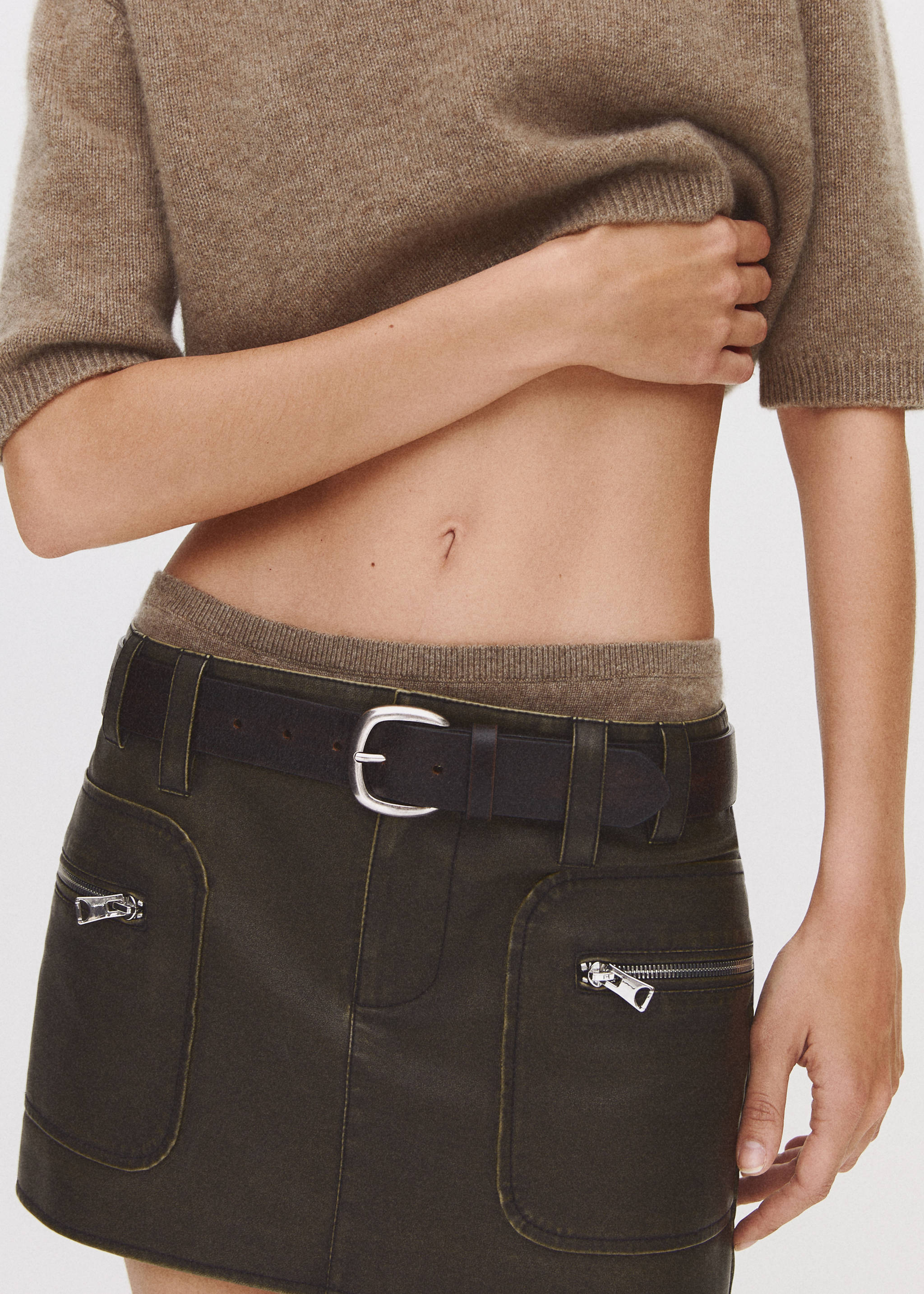 Worn-effect leather skirt - Details of the article 9, Black. Ref: 57054406-00.