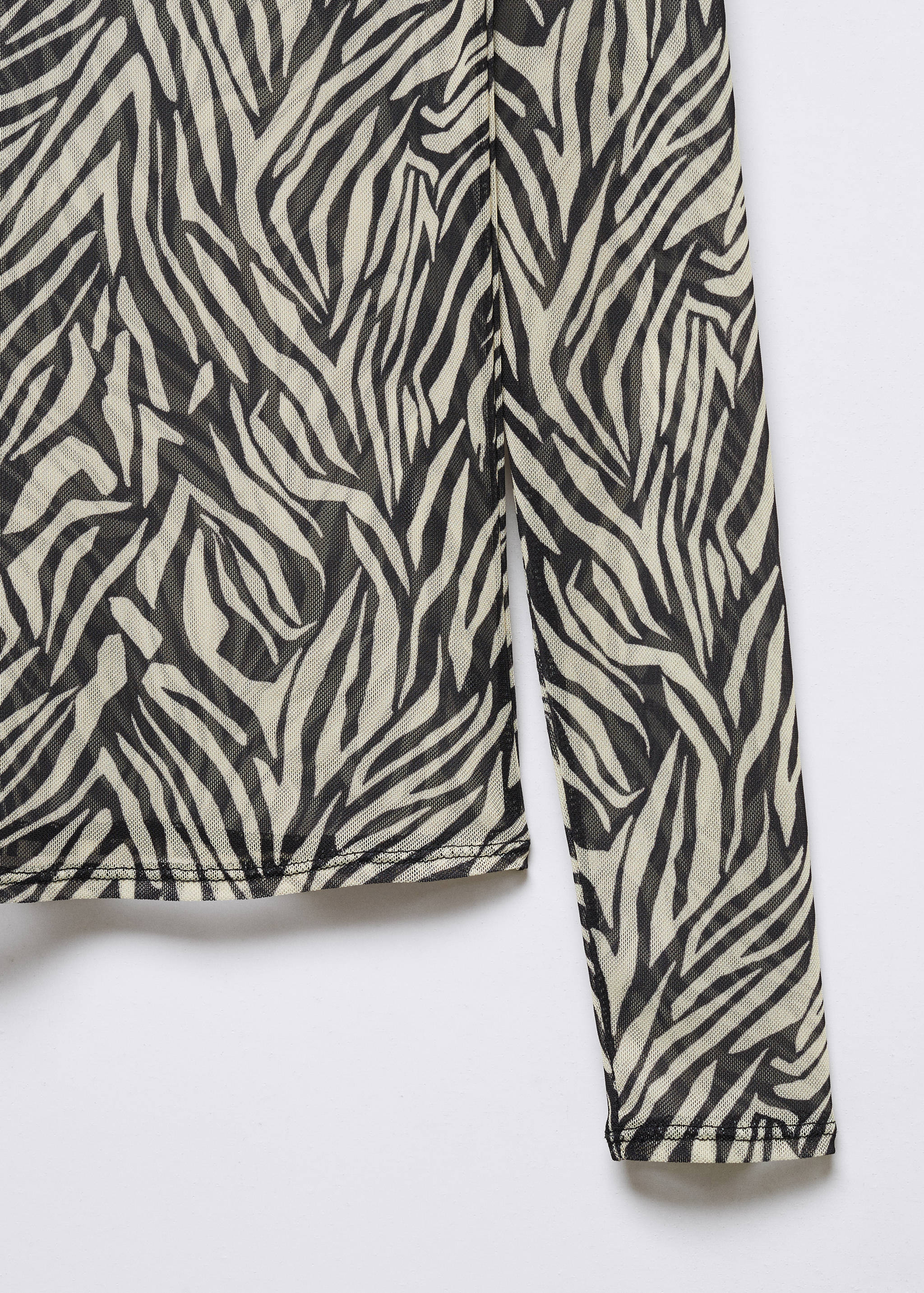 Semi-transparent animal-print t-shirt - Details of the article 8