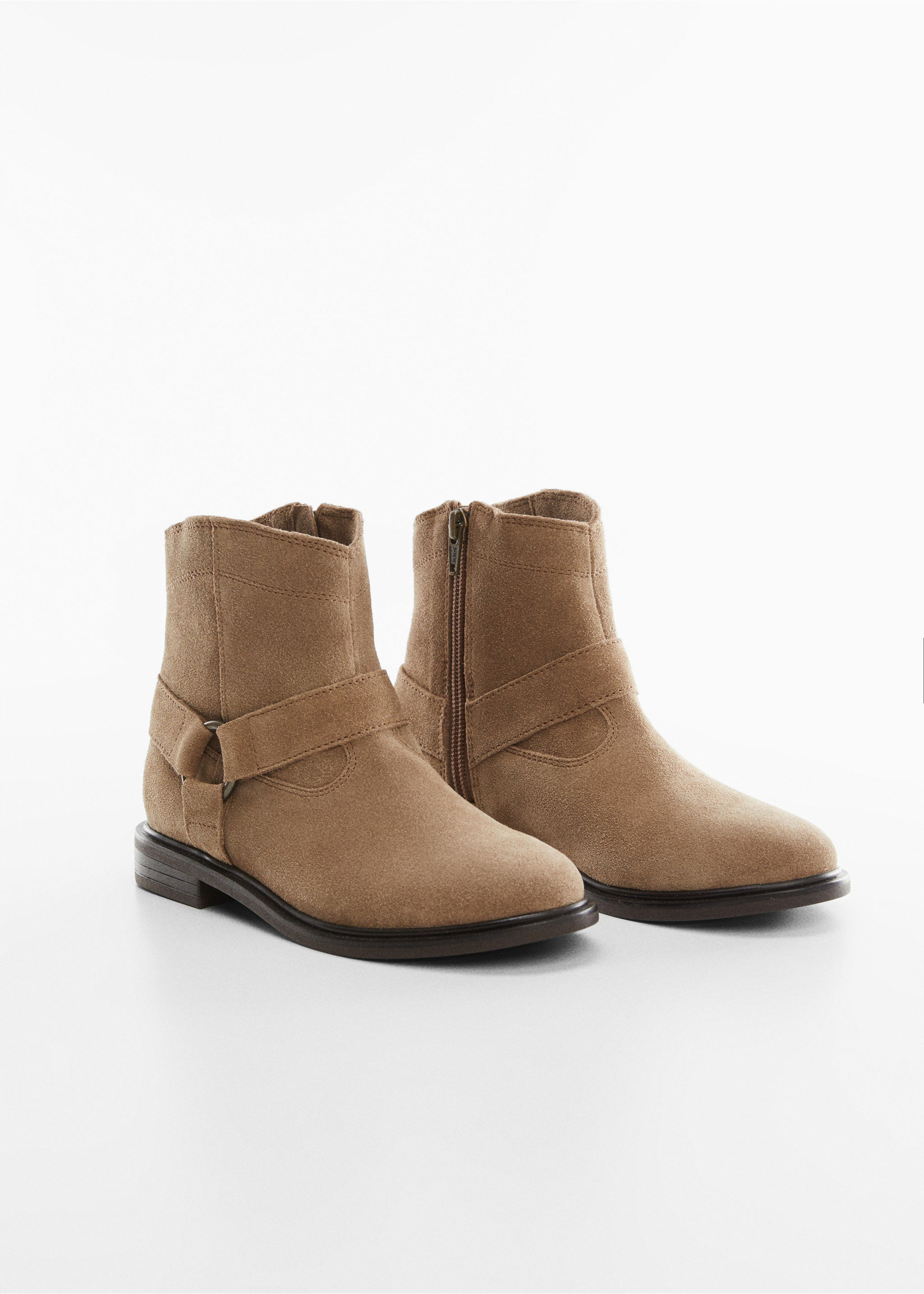 Bottines en cuir - Plan moyen