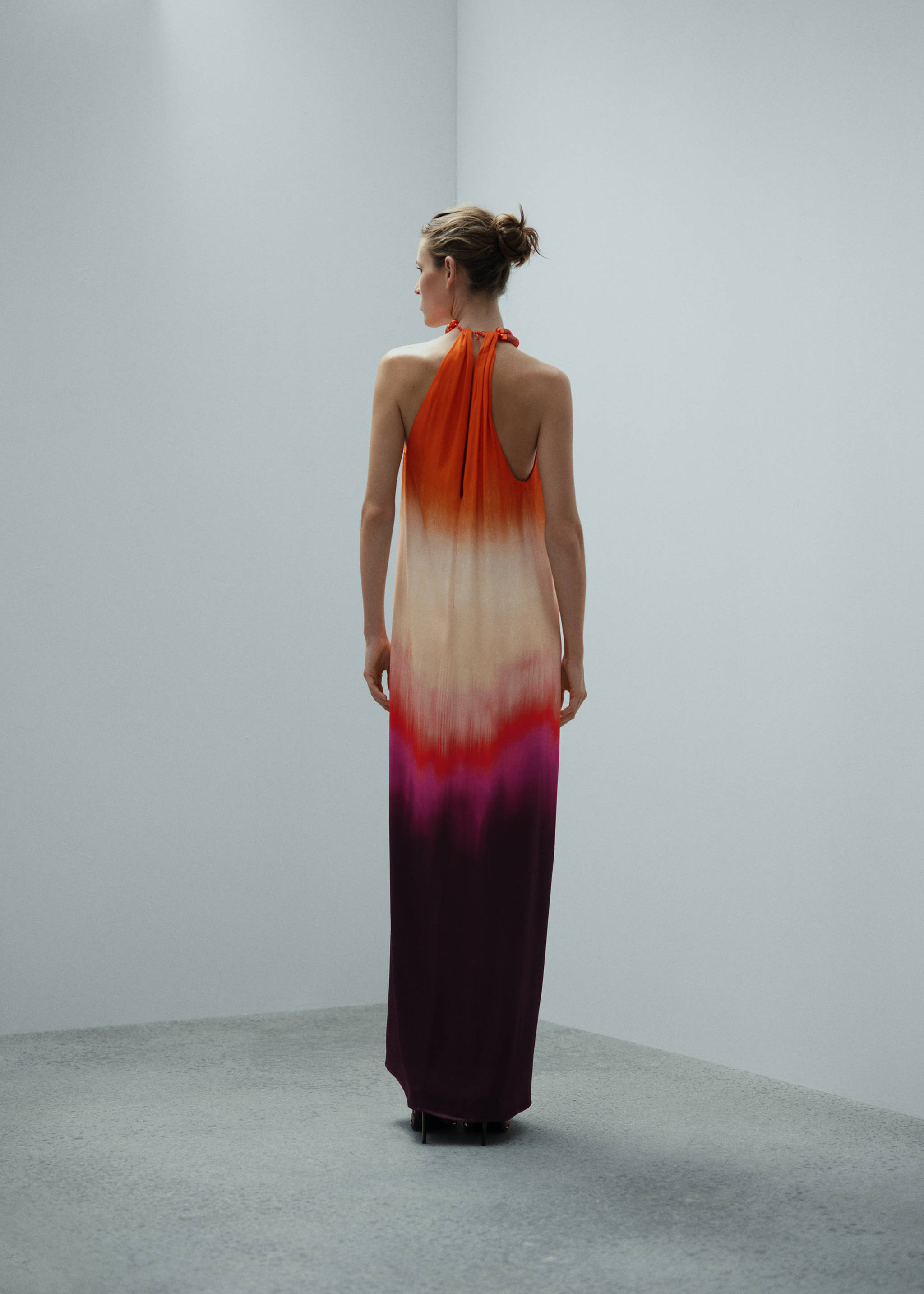 Structured satin dress with rhinestone neckline - Reverse of the article, Orange. Ref: 57055150-00.