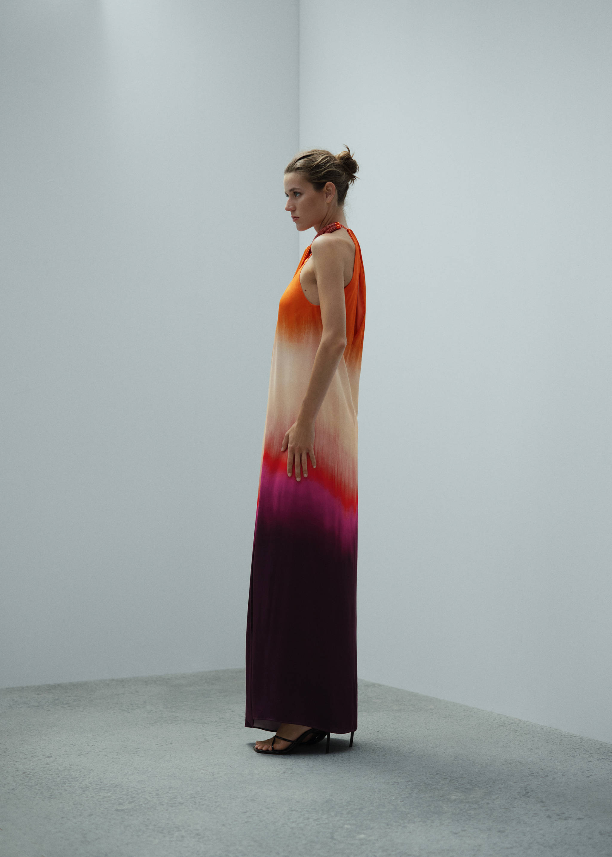 Structured satin dress with rhinestone neckline - Details of the article 2, Orange. Ref: 57055150-00.