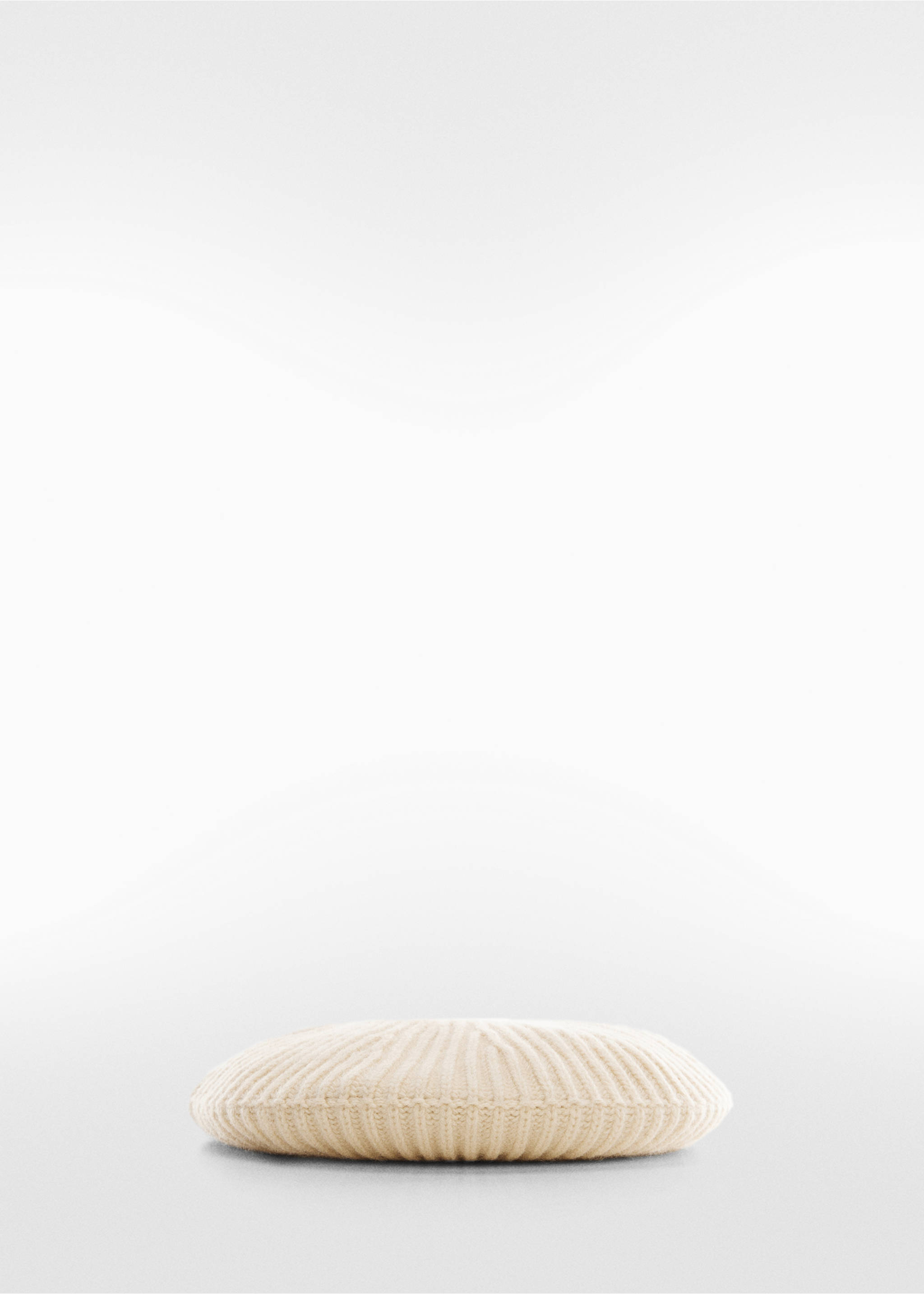 Knitted beret hat - Article without model, Ecru. Ref: 57055790-00.