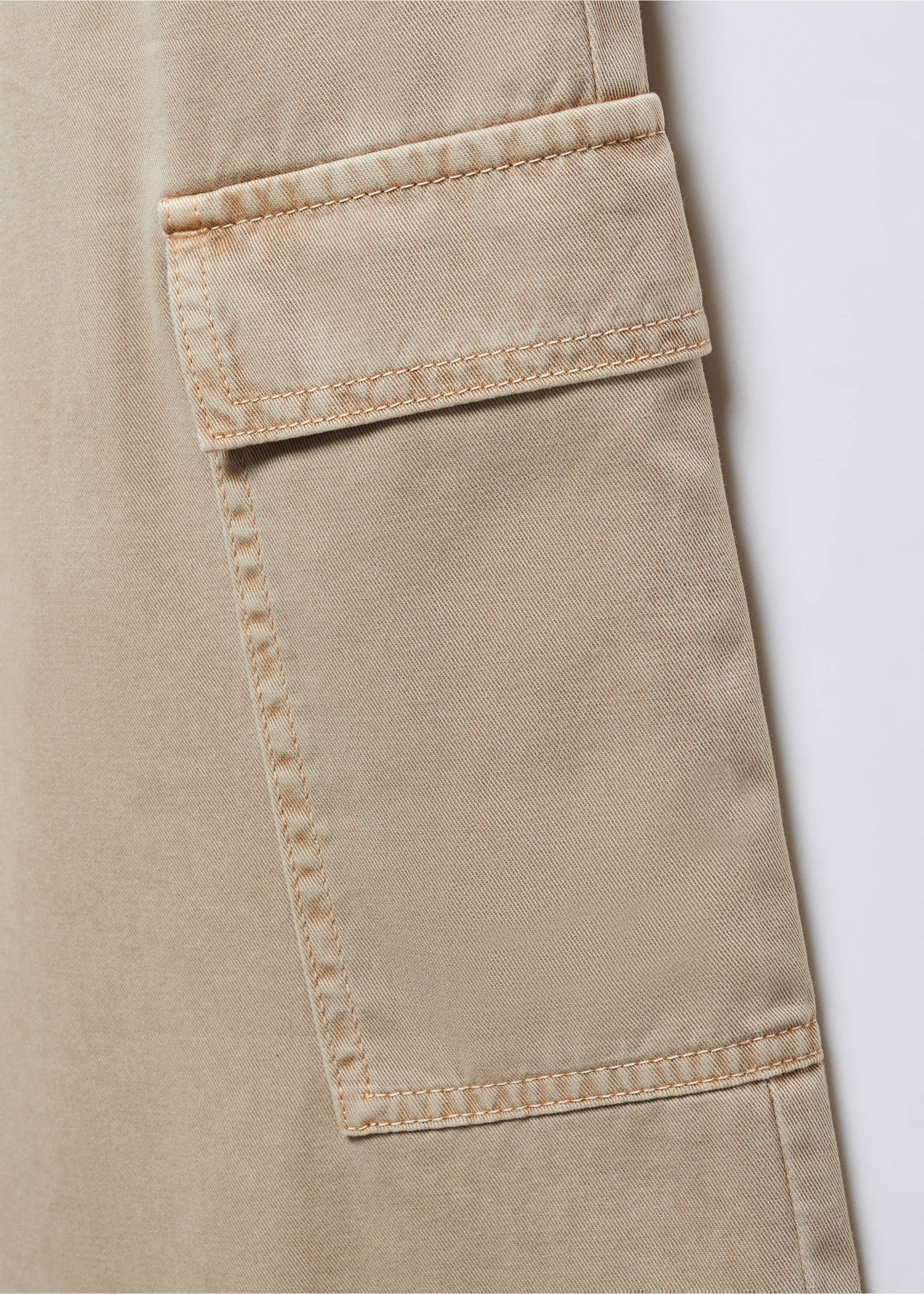 Pocket cargo jeans - Details of the article 8, Sand. Ref: 57055800-00.