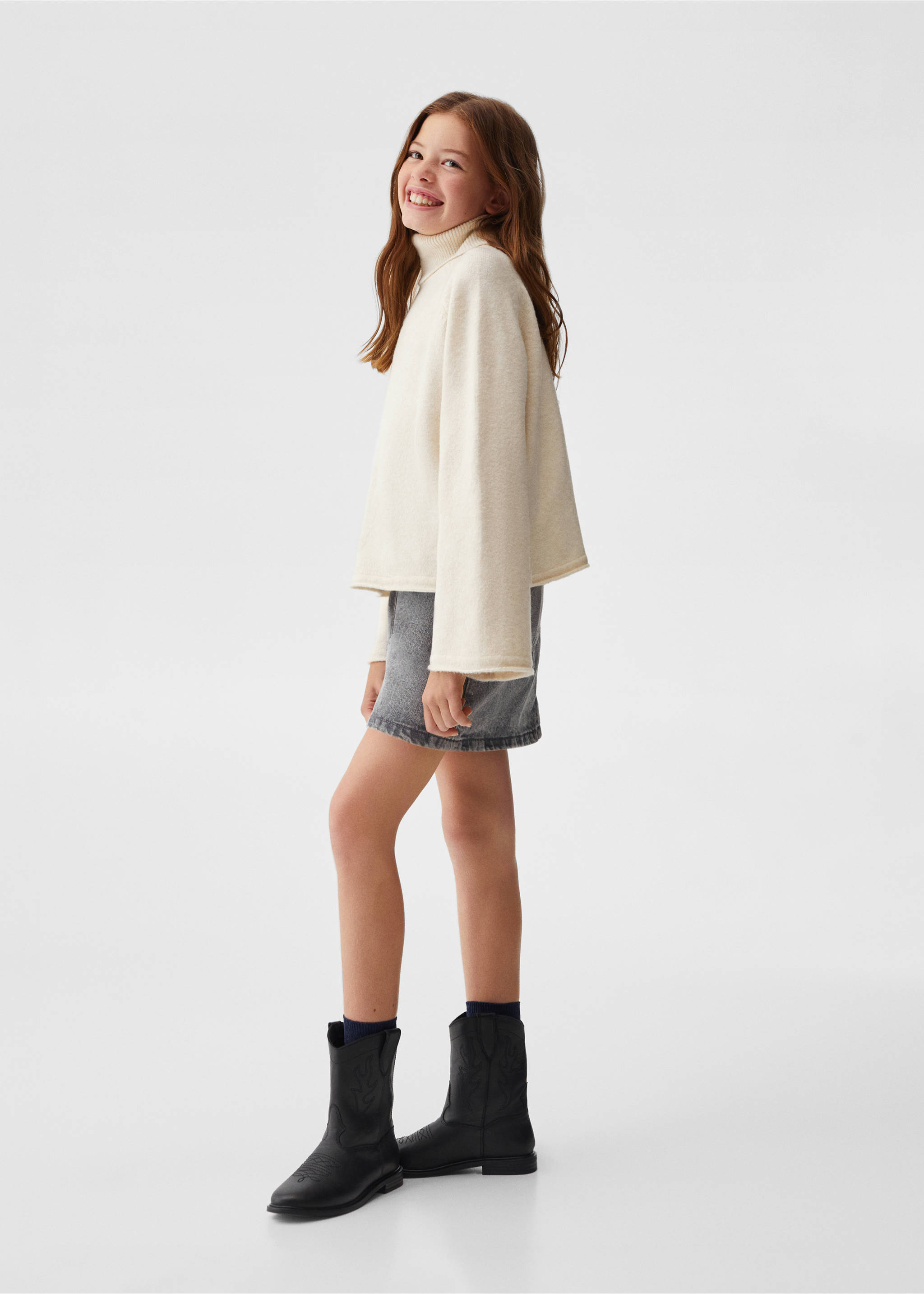 Turtleneck knit sweater - General plane, Ecru. Ref: 57055961-00.