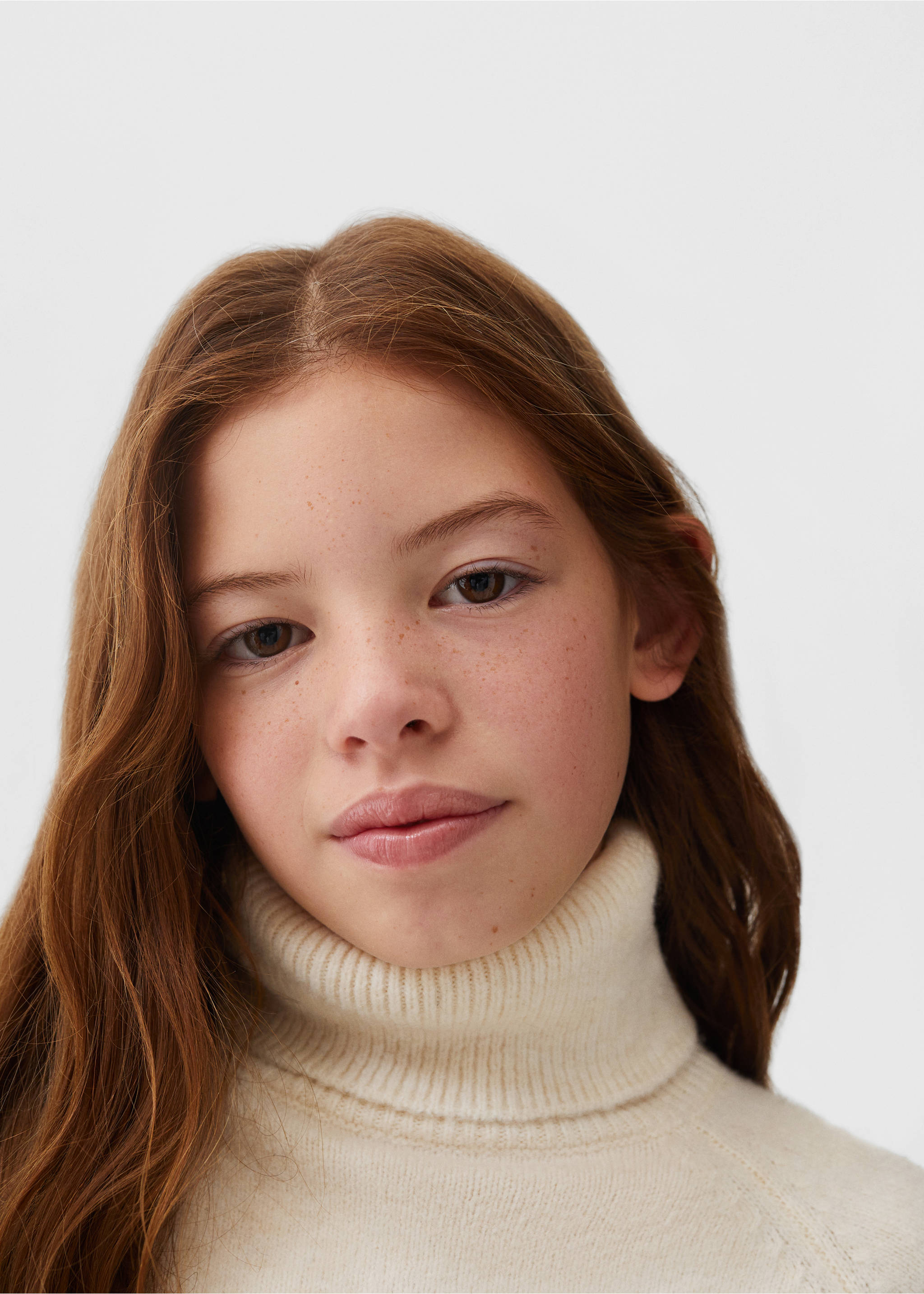 Turtleneck knit sweater - Details of the article 1, Ecru. Ref: 57055961-00.