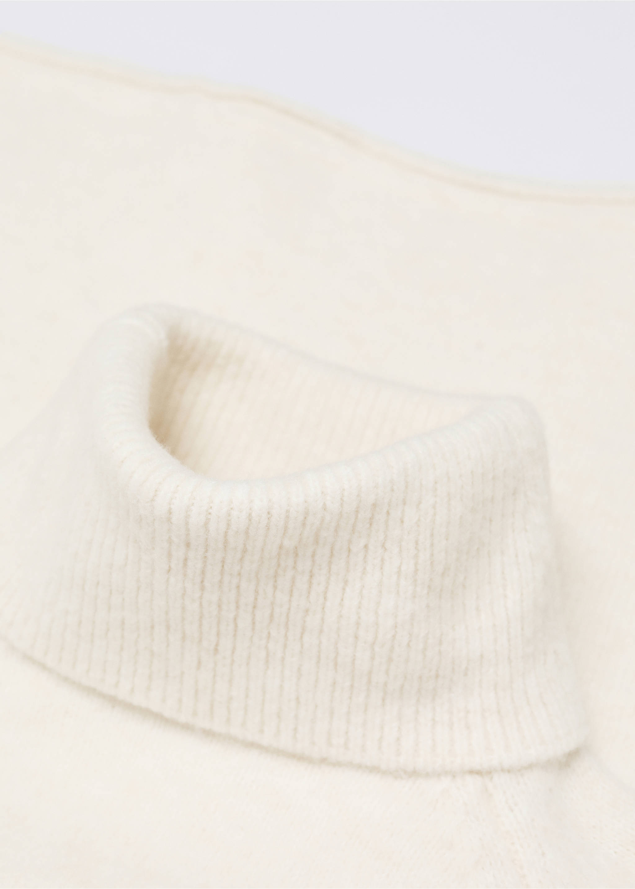 Turtleneck knit sweater - Details of the article 8, Ecru. Ref: 57055961-00.