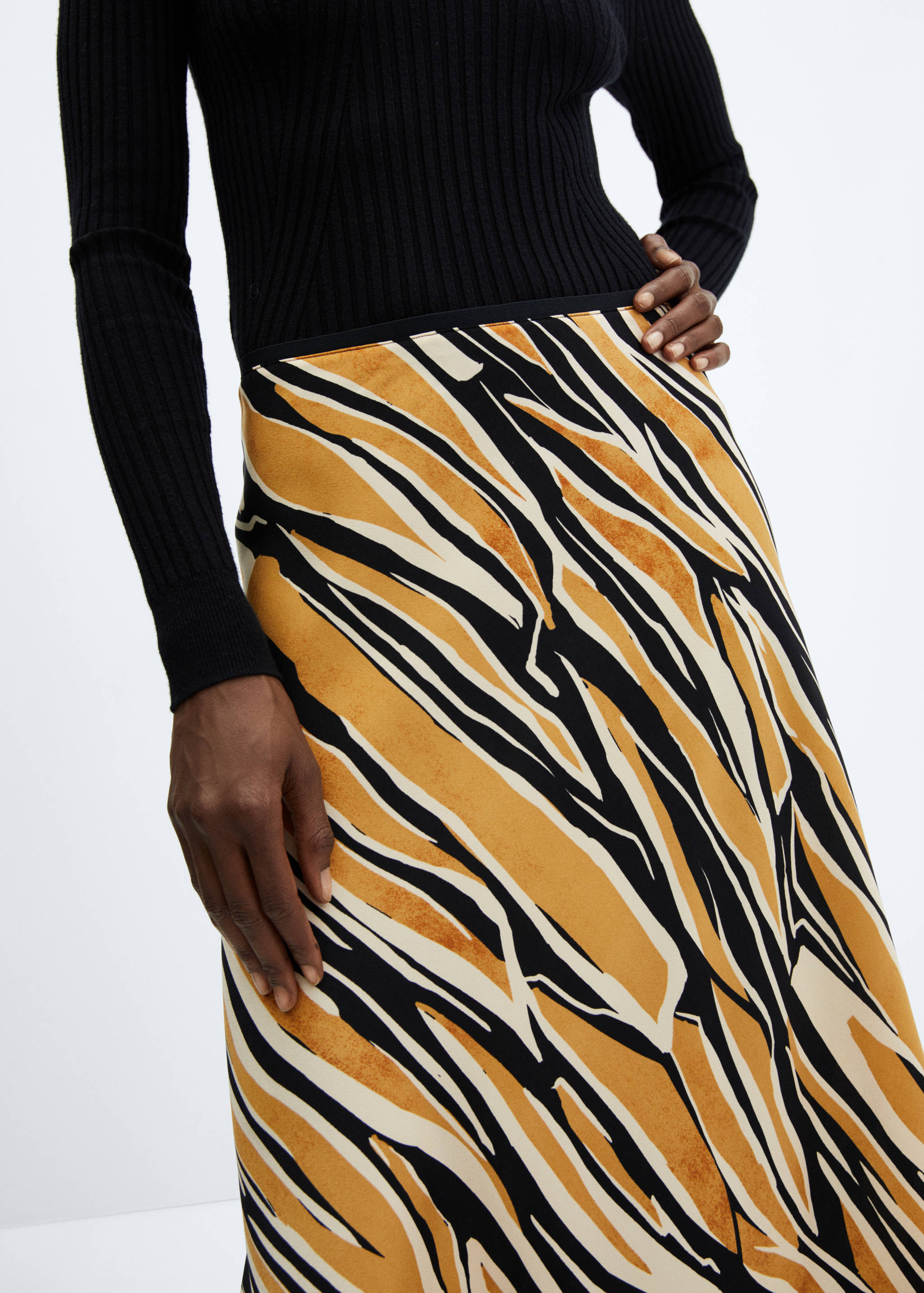 Printed satin skirt - Details of the article 6