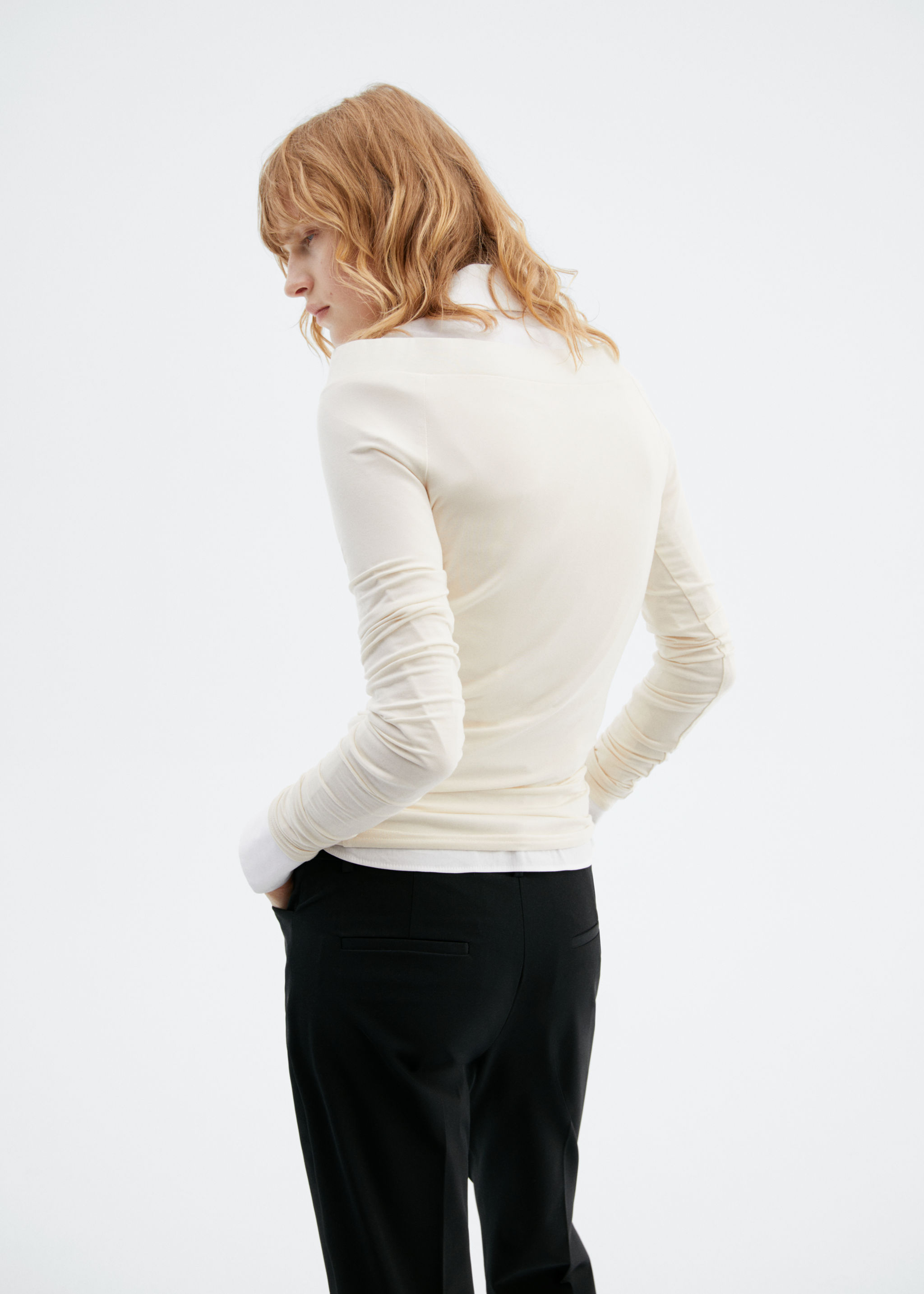 Boat-neck fitted t-shirt - Reverse of the article