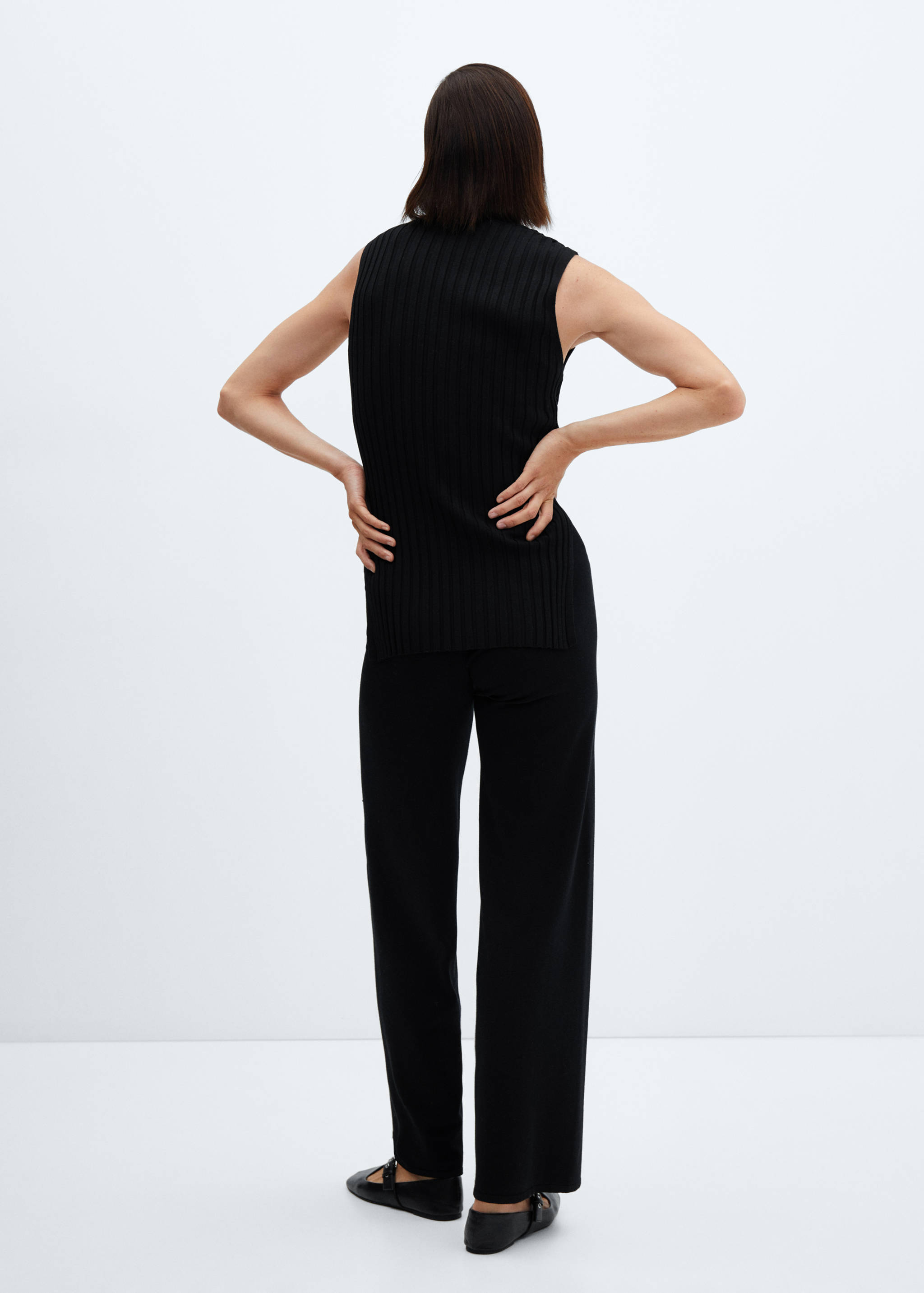 Straight knitted pants - Reverse of the article