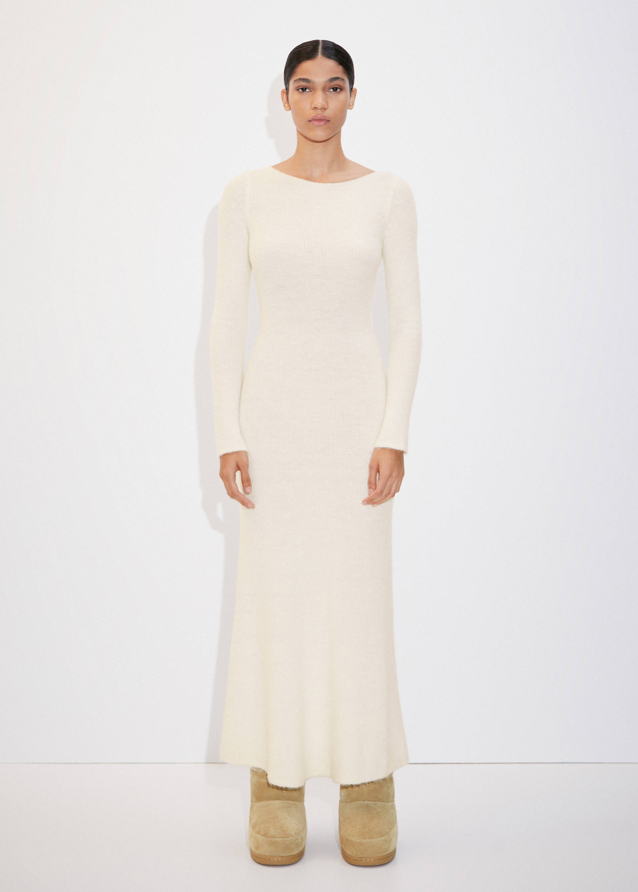 Gebreide jurk met open rug - Overzichtstekening