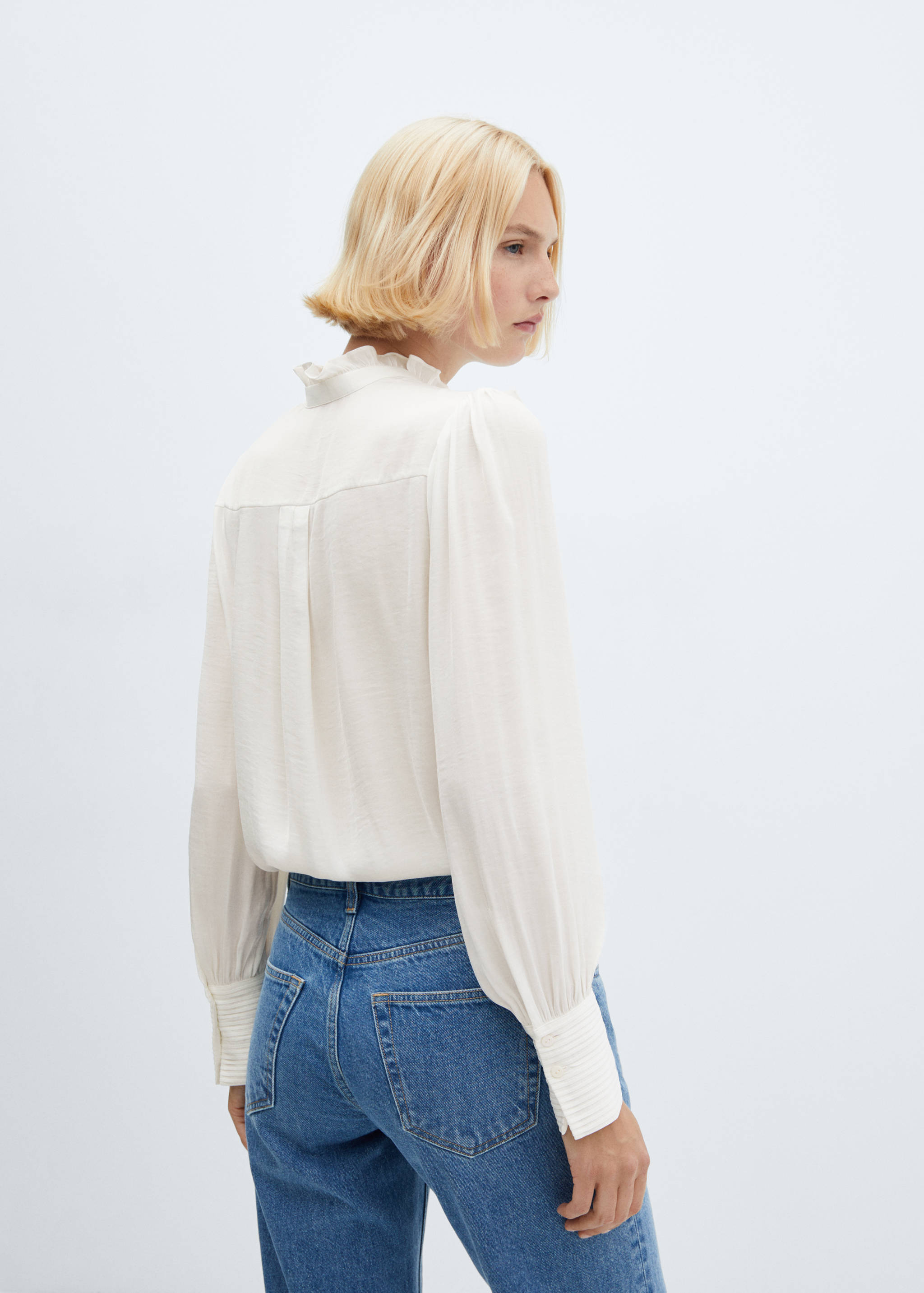 Blouse met ruchesdetail - Achterkant van het artikel