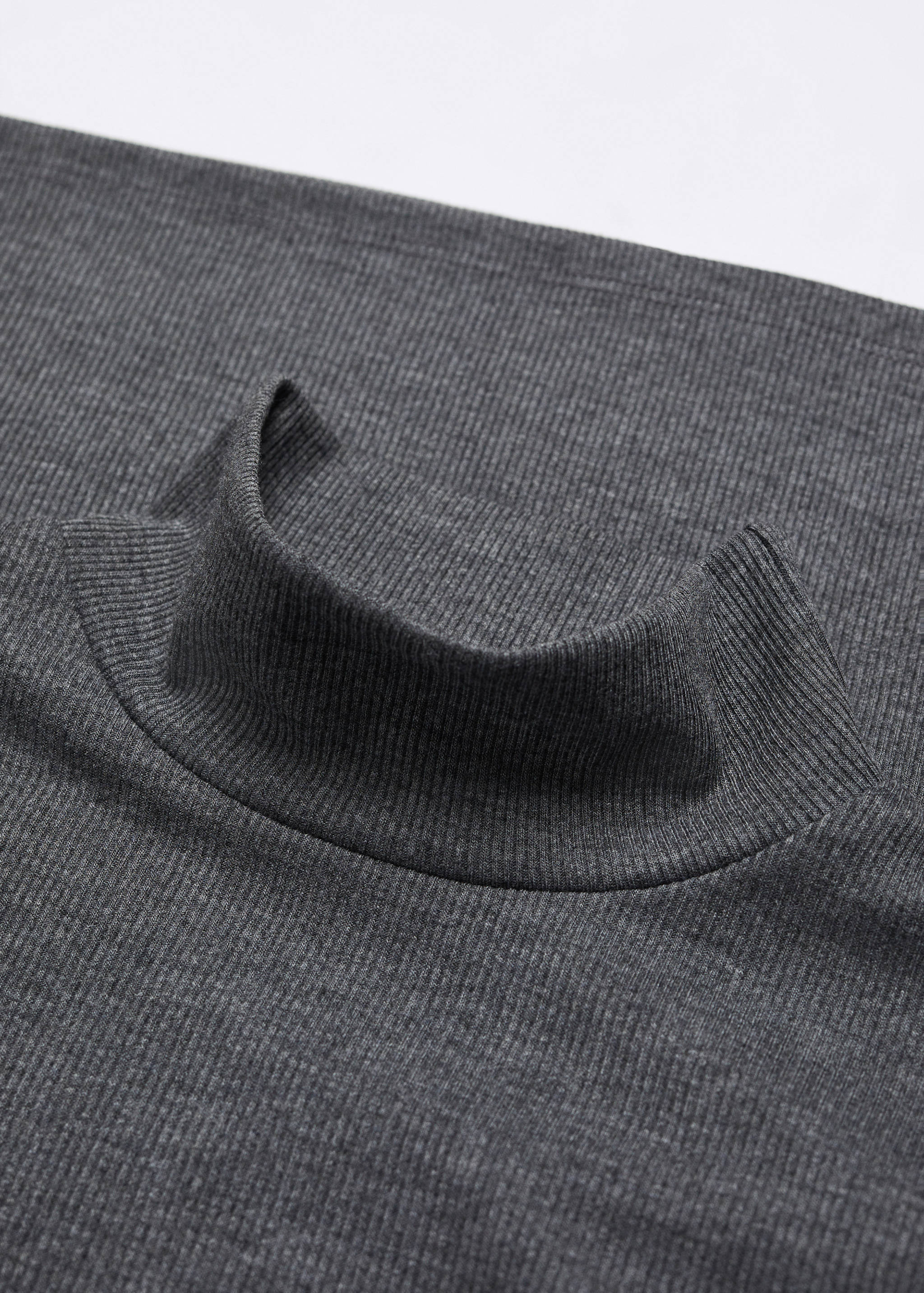 T-shirt à col montant - Détail de l'article 8