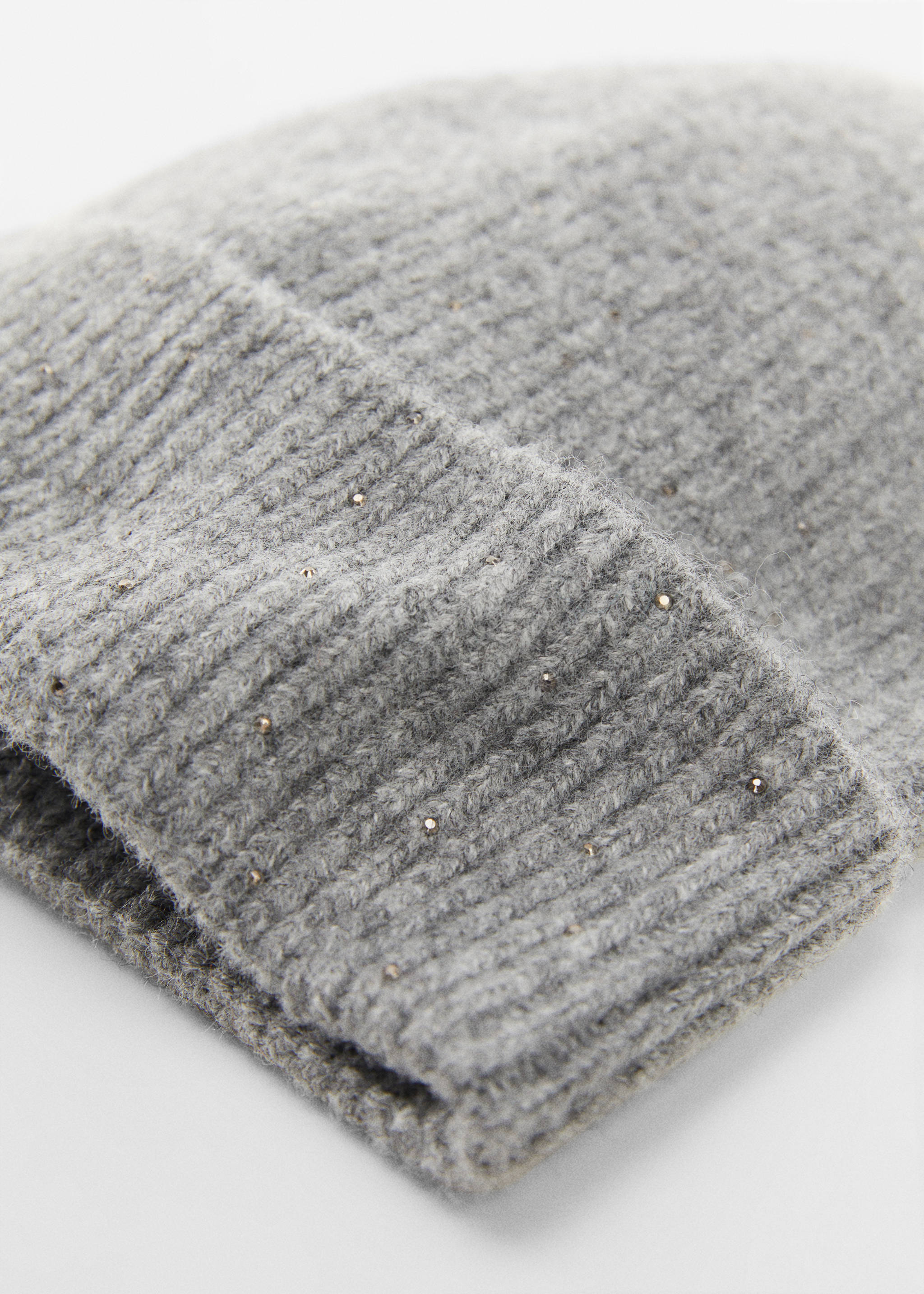 Knitted hat with shiny details - Details of the article 1