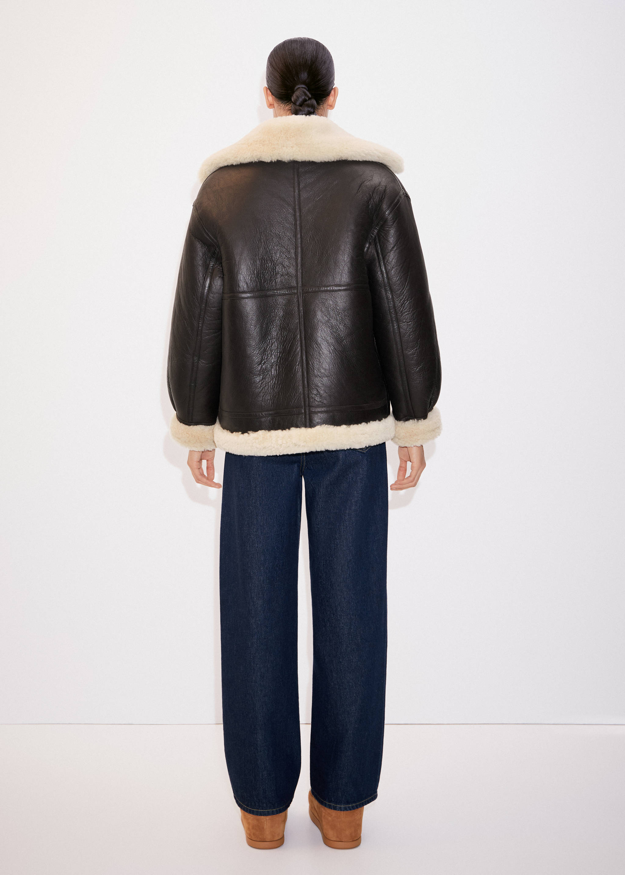Shearling-lined coat - Reverse of the article