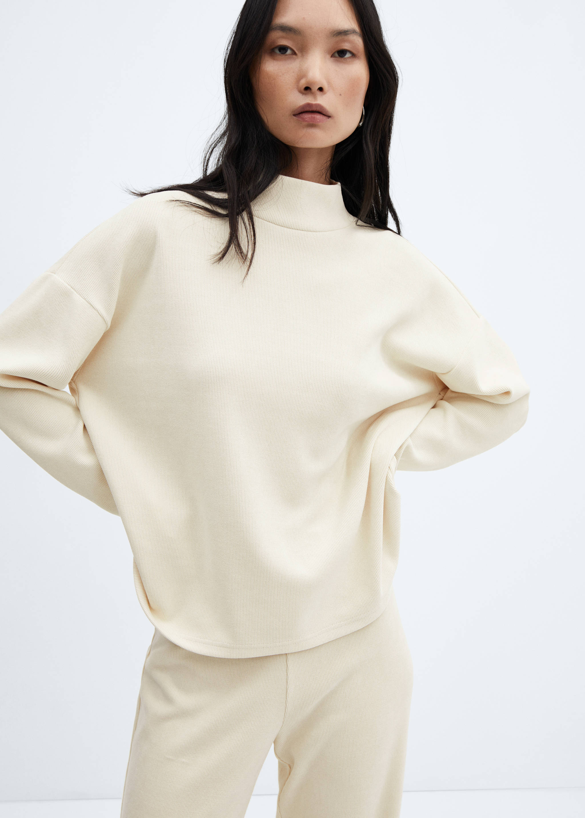 Sweat-shirt velours côtelé col montant - Plan moyen