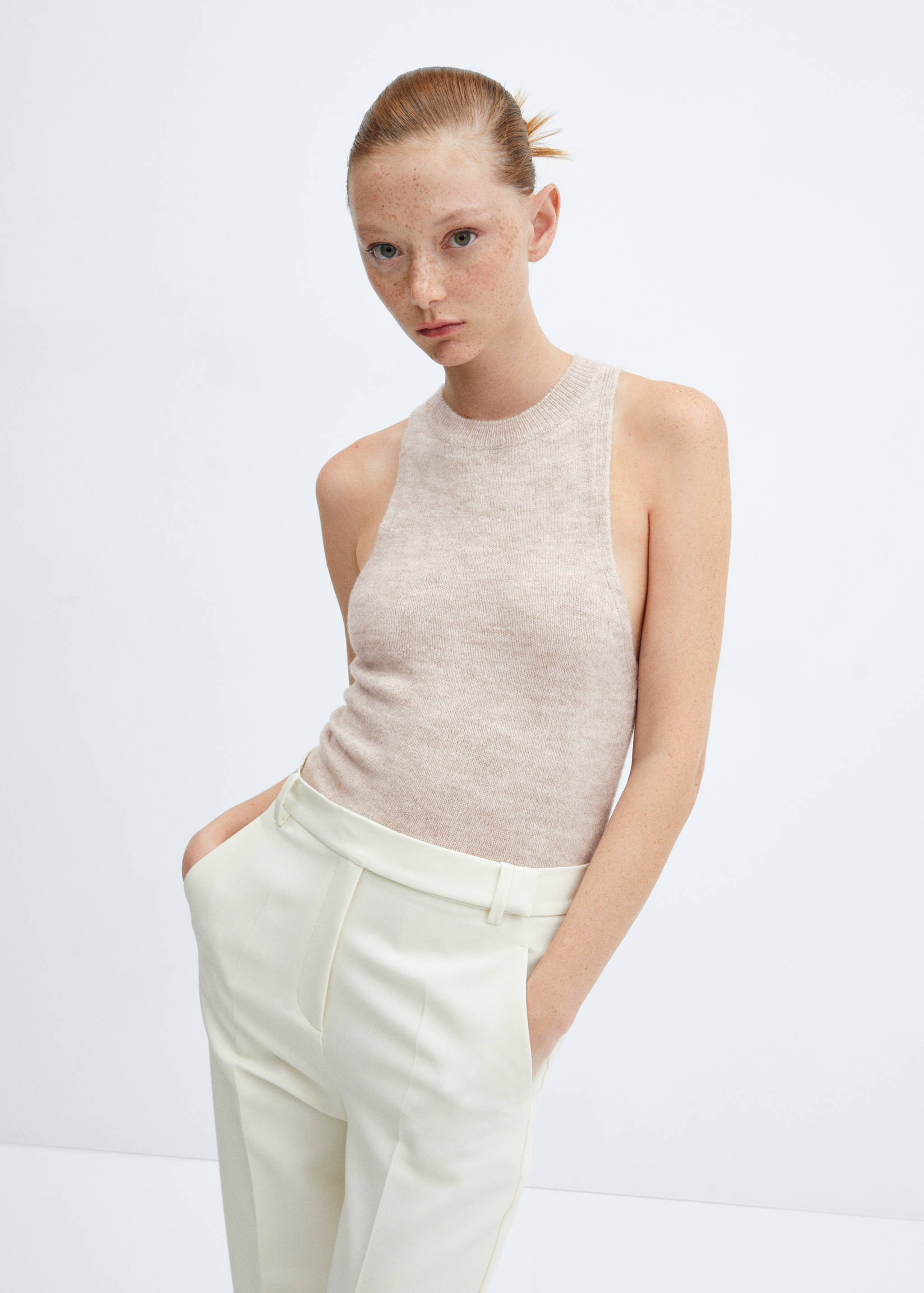 Top din tricot de bumbac și in - Plan mediu