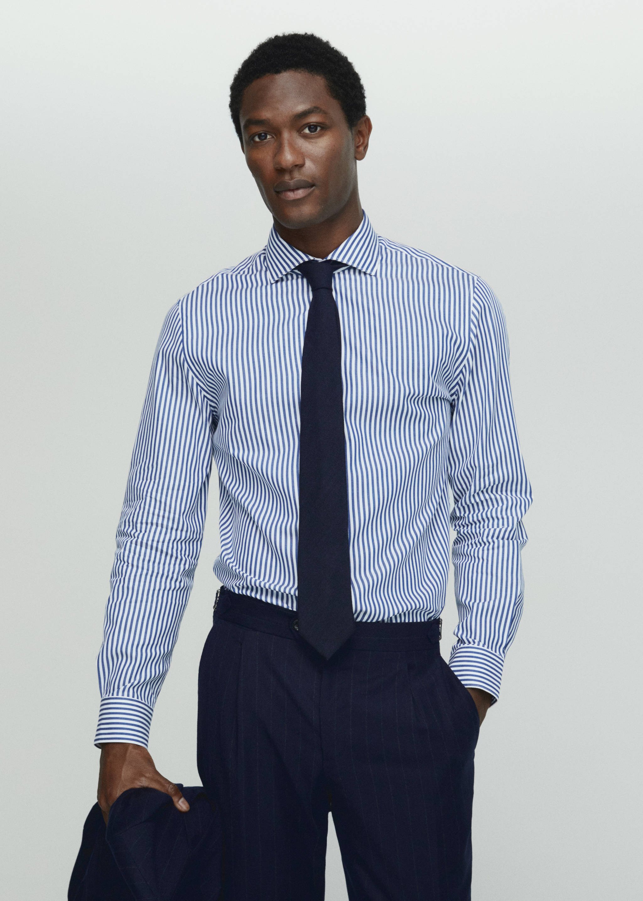 Gestreiftes Hemd aus 100 % Baumwolle - Mittlere Ansicht