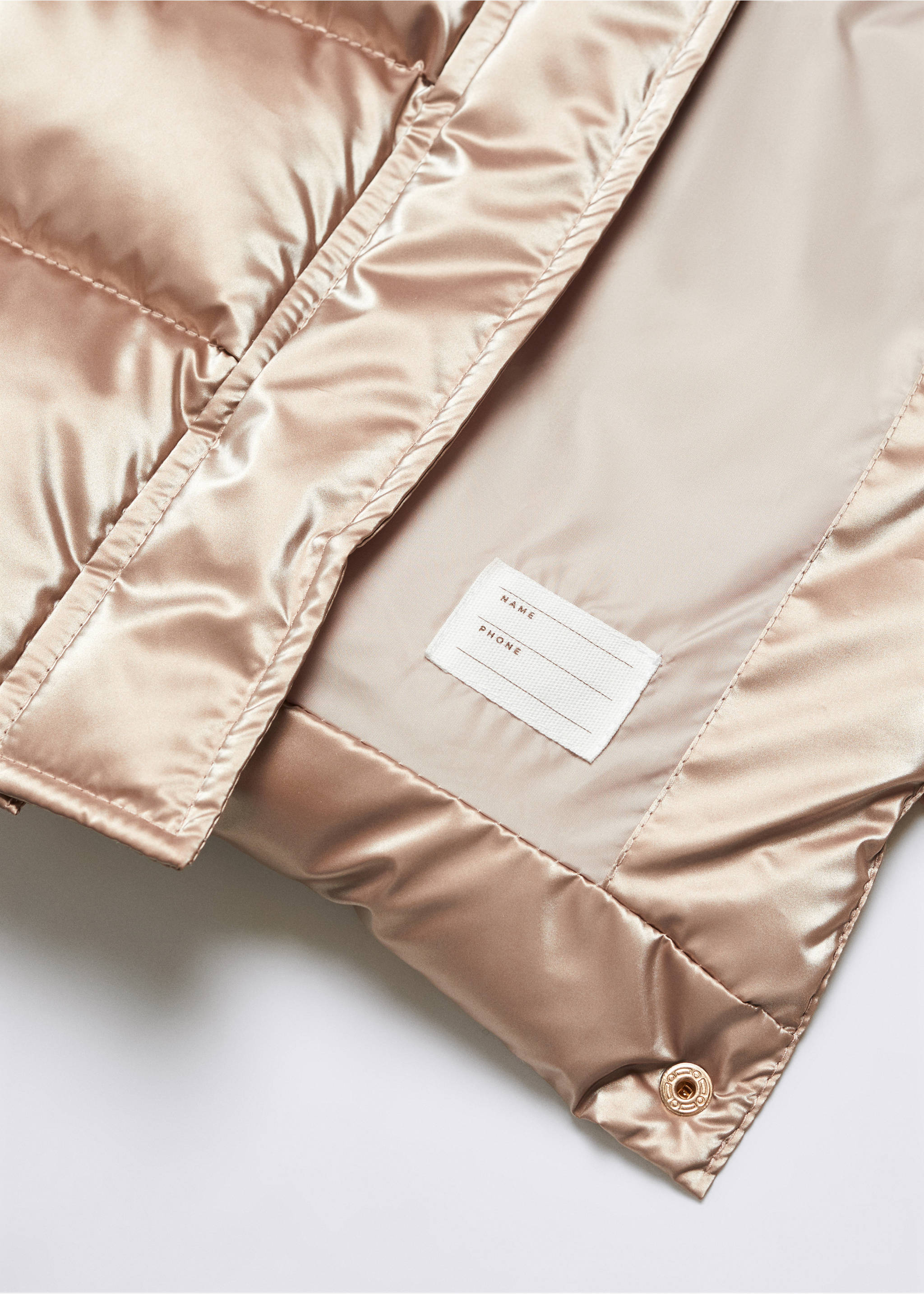 Steppanorak mit Metallic-Effekt - Detail des Artikels 8, Gold. Ref: 57058265-00.