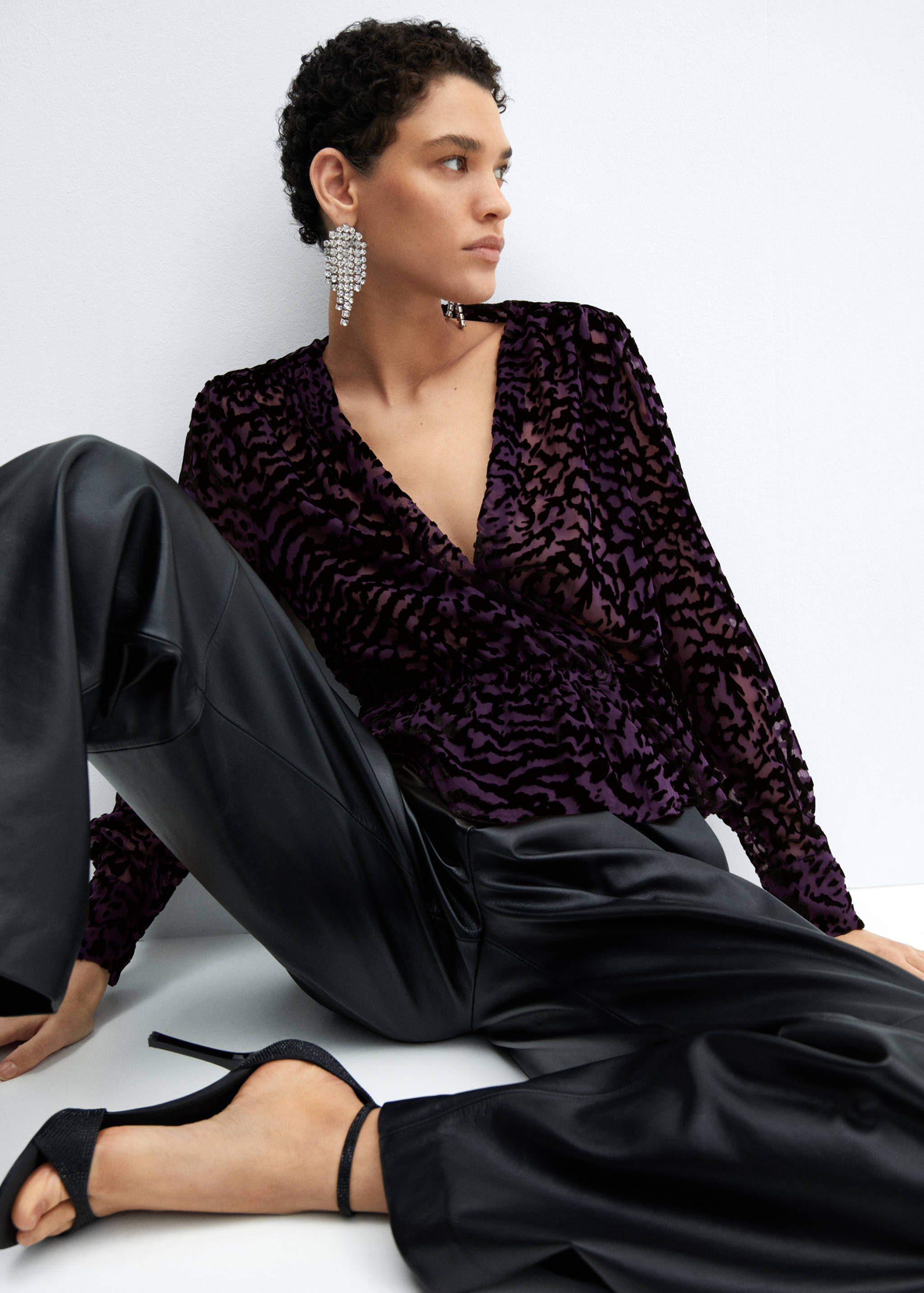 Animal-print velvet blouse - Details of the article 2