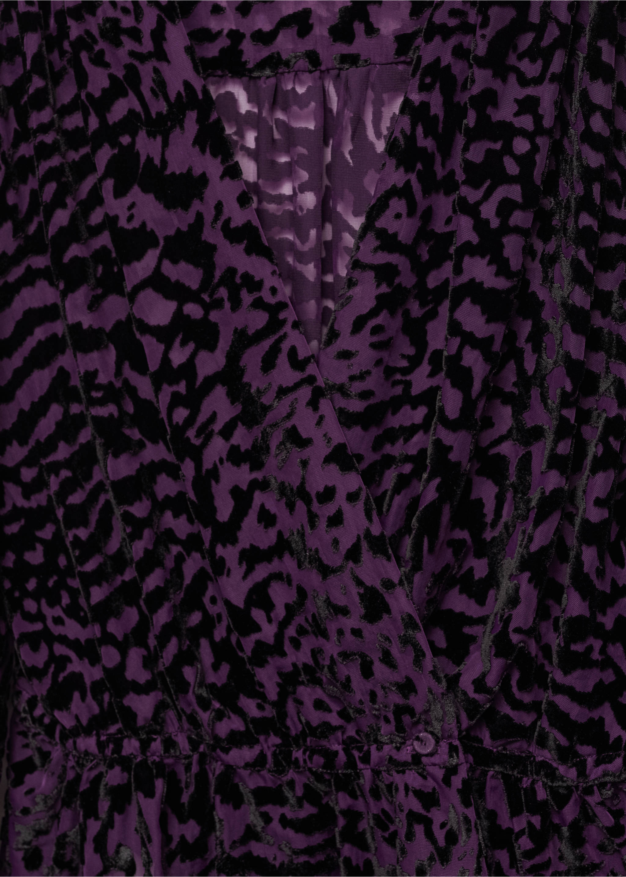 Animal-print velvet blouse - Details of the article 8, Black. Ref: 57058270-00.