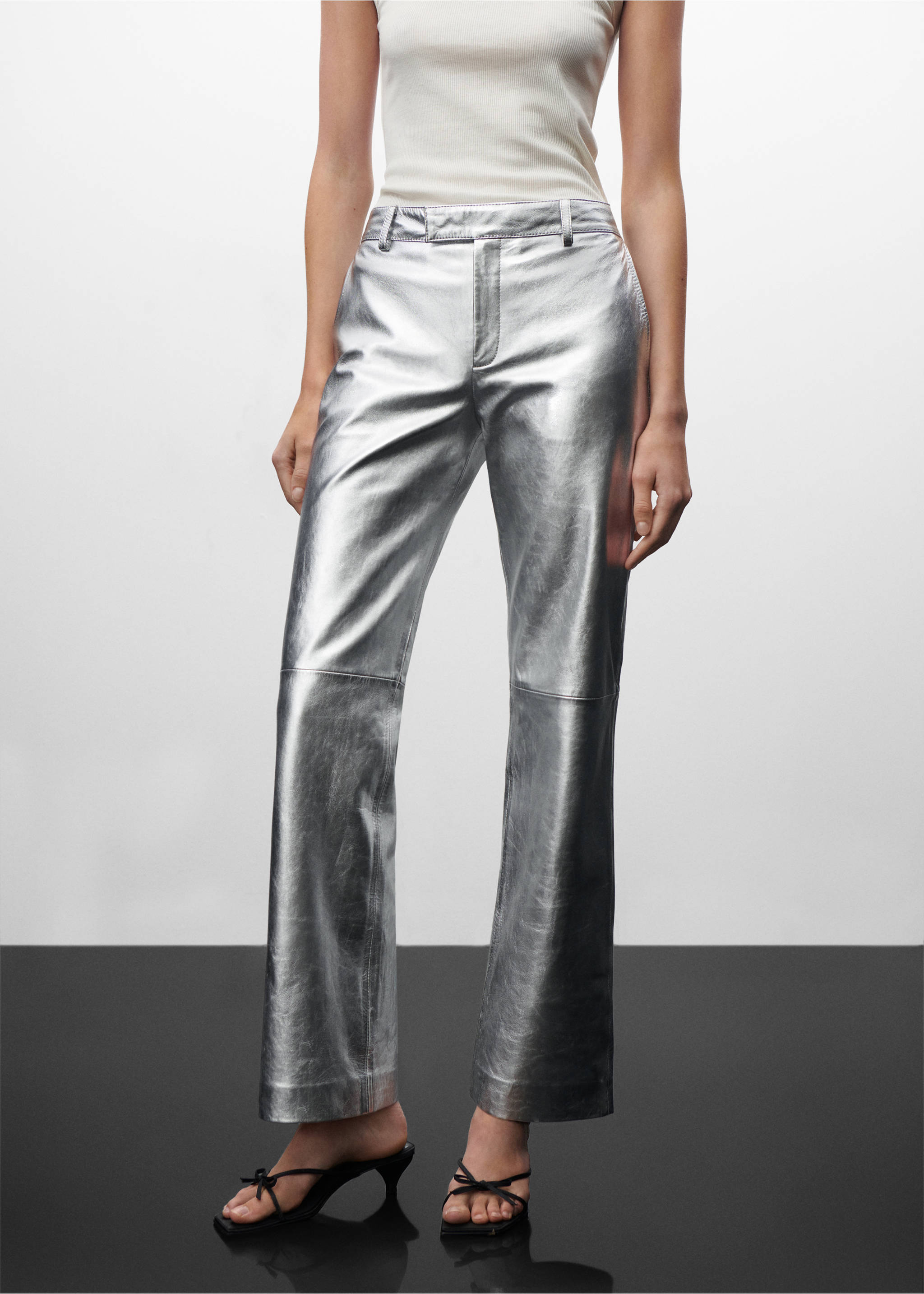 Metallic leather trousers - Medium plane, Silver. Ref: 57059114-00.