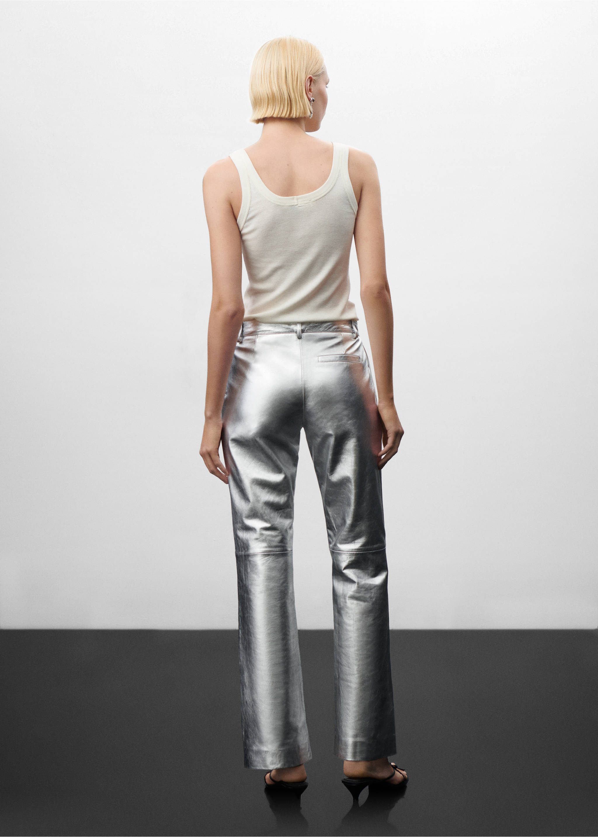 Metallic leather trousers - Reverse of the article, Silver. Ref: 57059114-00.
