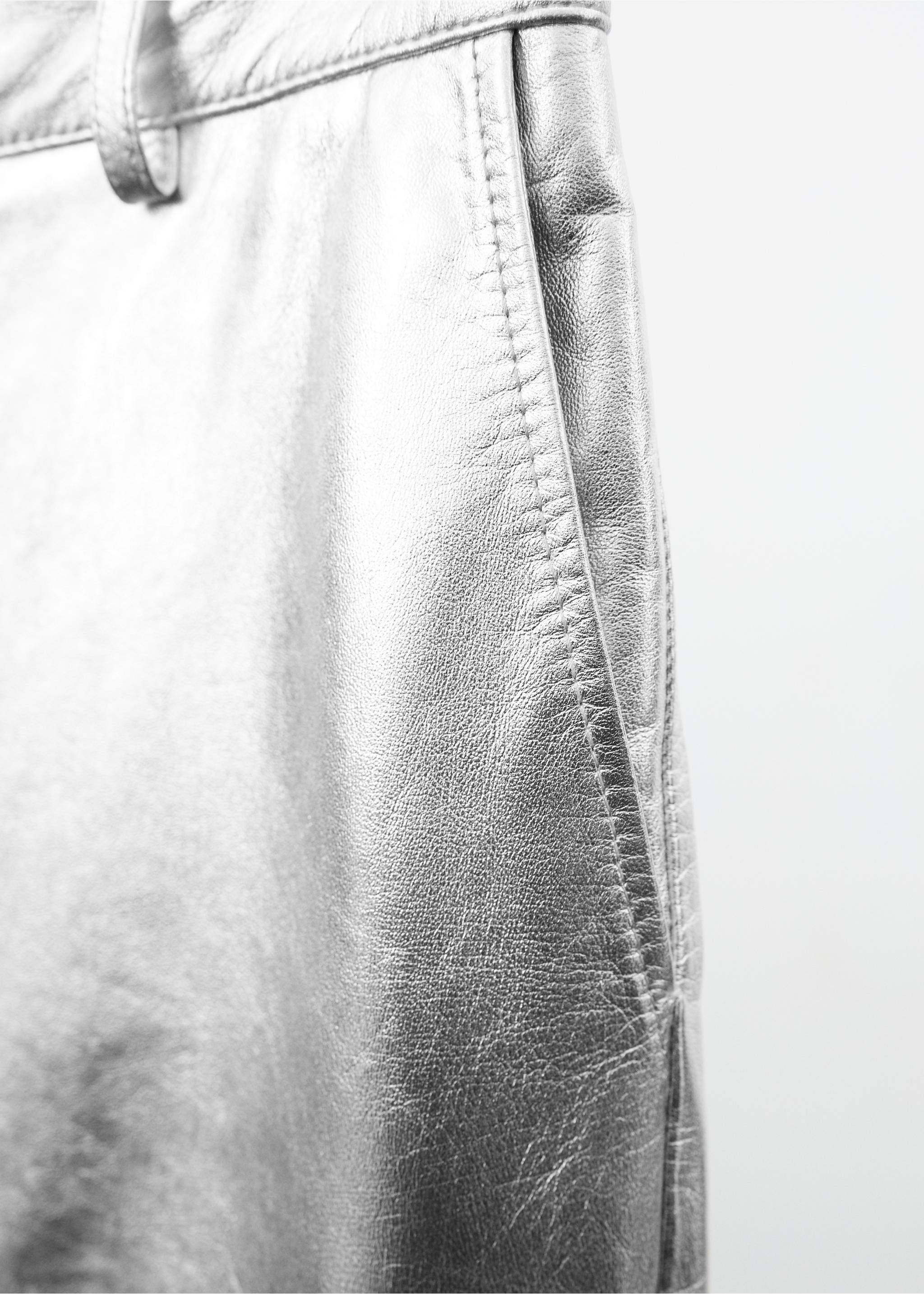 Metallic leather trousers - Details of the article 8, Silver. Ref: 57059114-00.