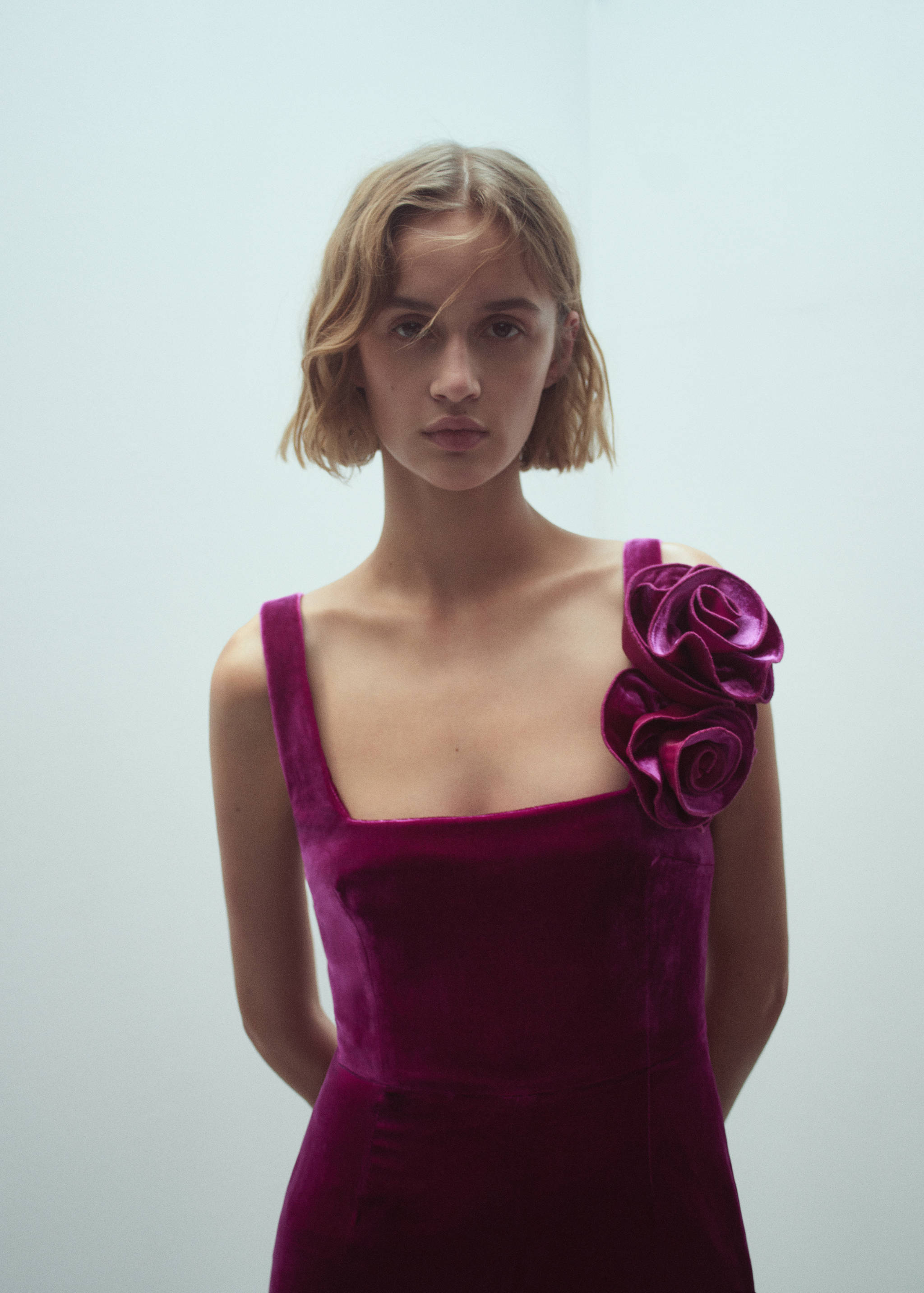 Flared velour jumpsuit with wide straps - Details of the article 1