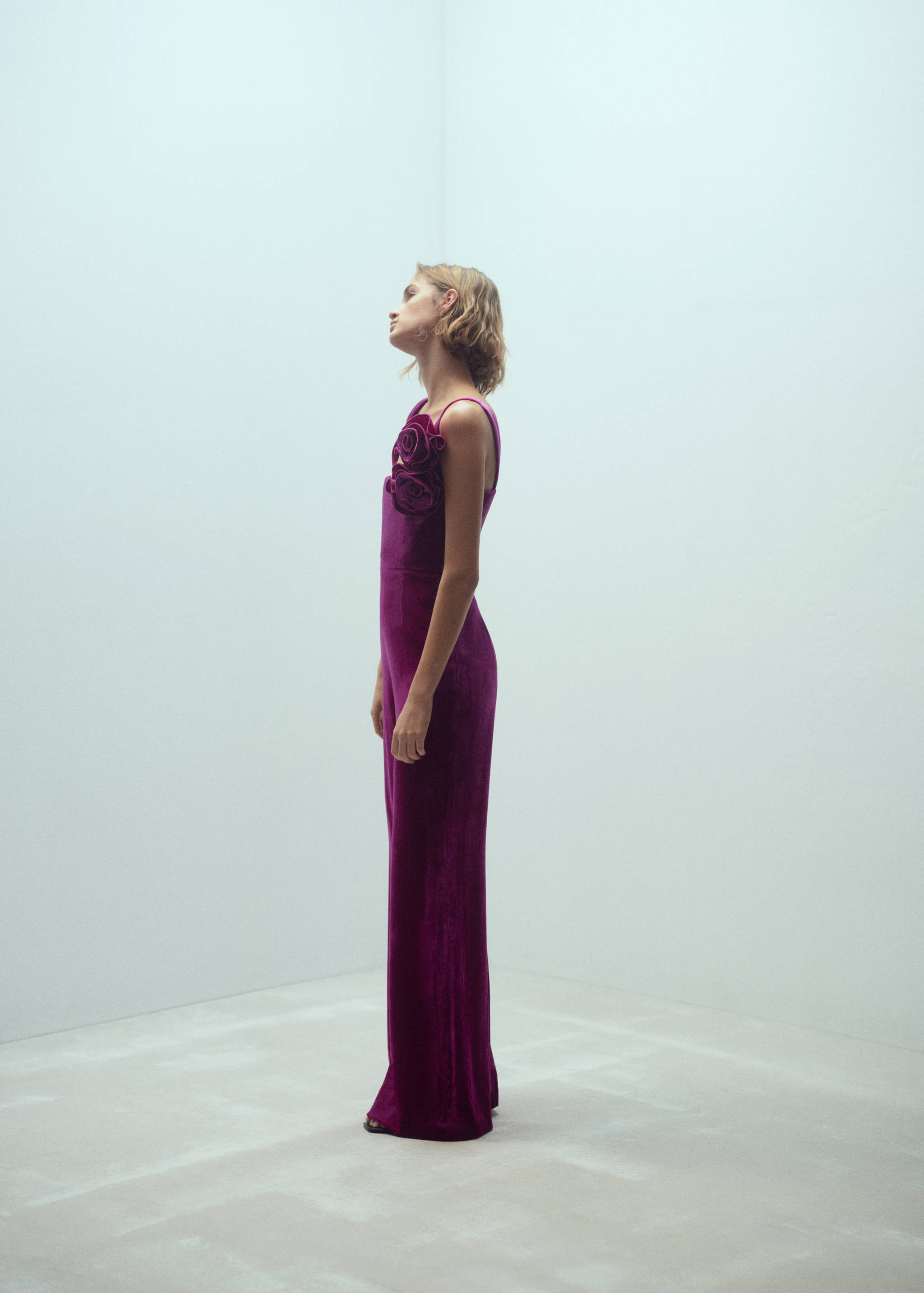 Flared velour jumpsuit with wide straps - Details of the article 2