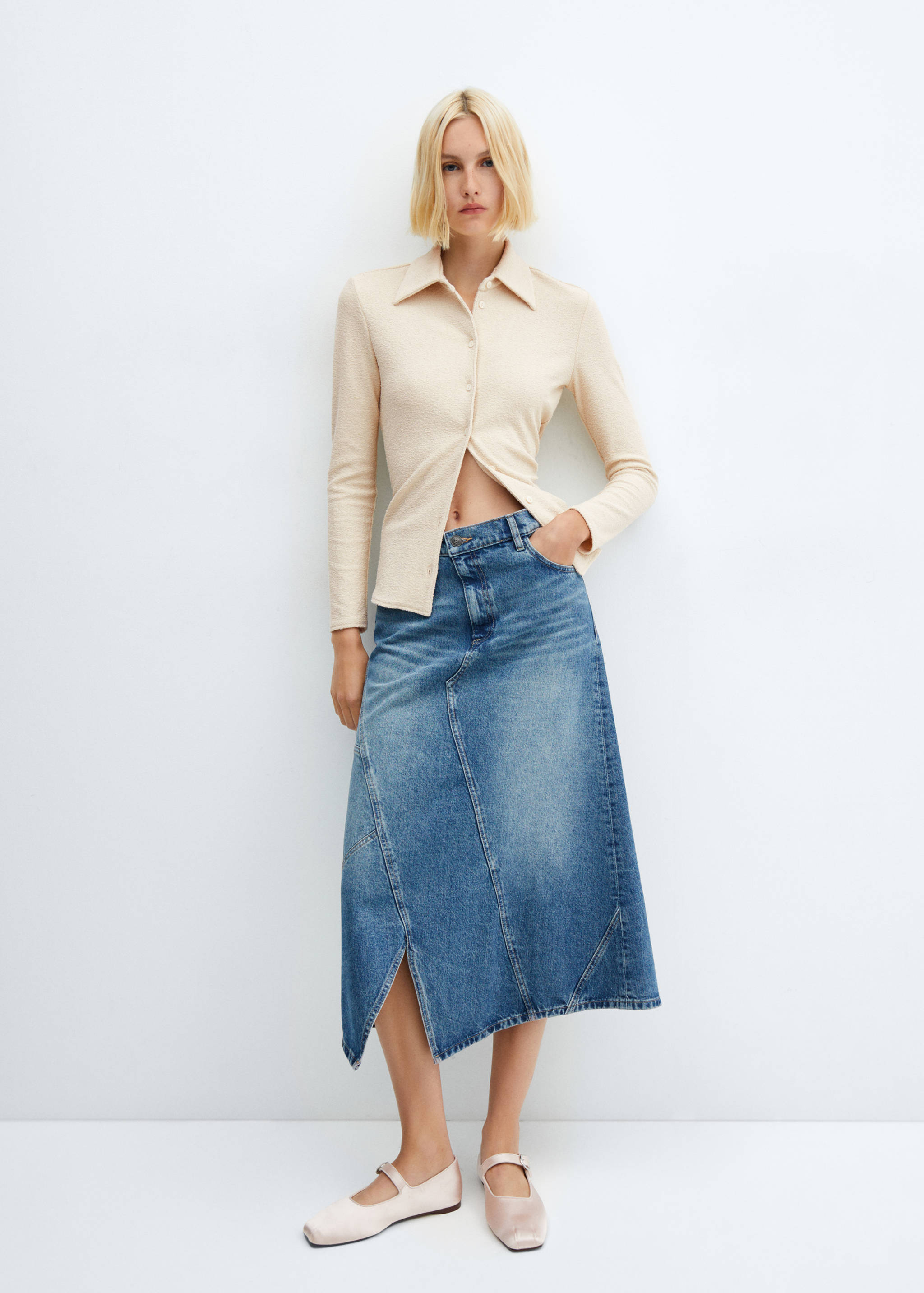 Knitted shirt with button - Details of the article 4