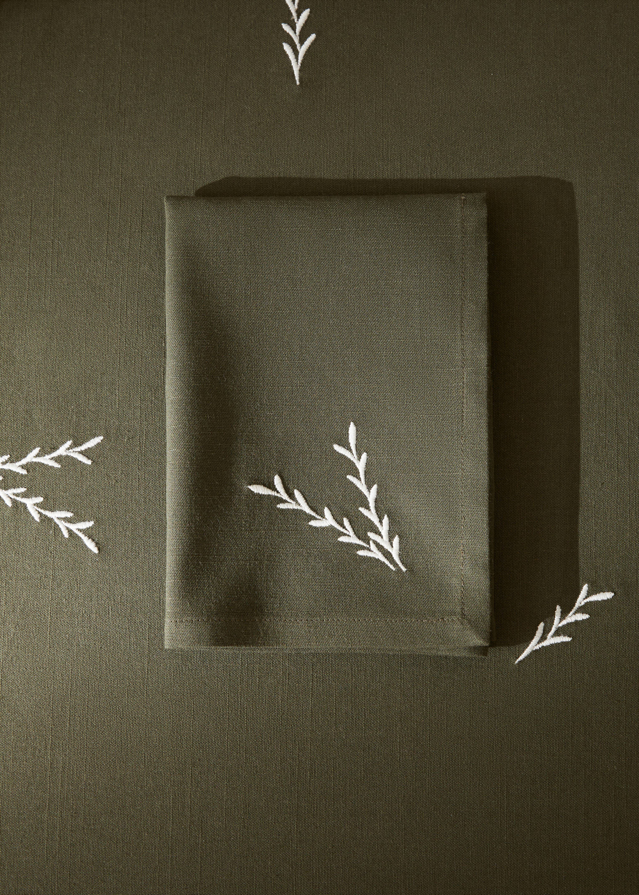 Lot de deux serviettes de table broderie 100 % coton 45x45 cm - Plan général