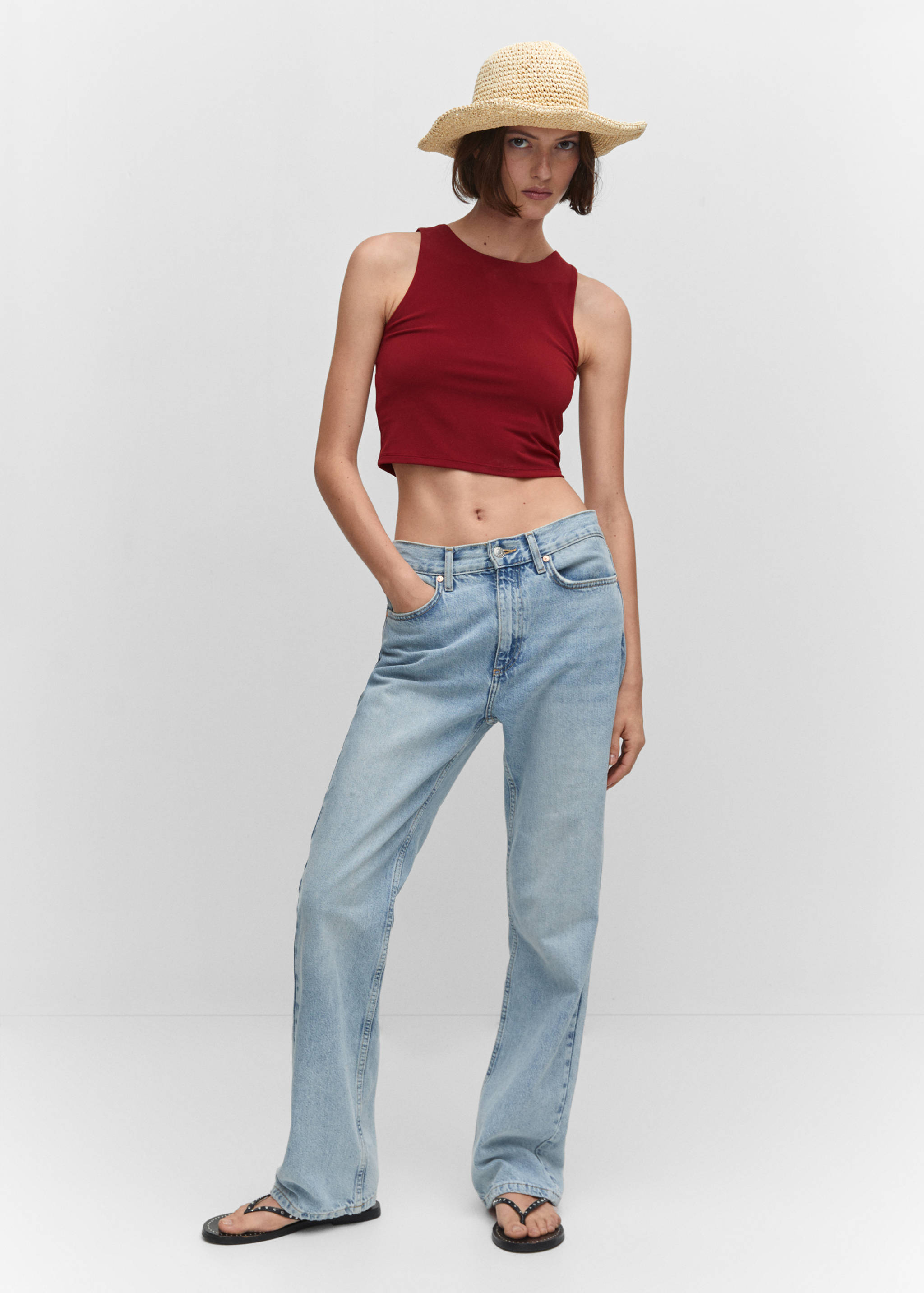 Top cropped com gola halter - Plano geral