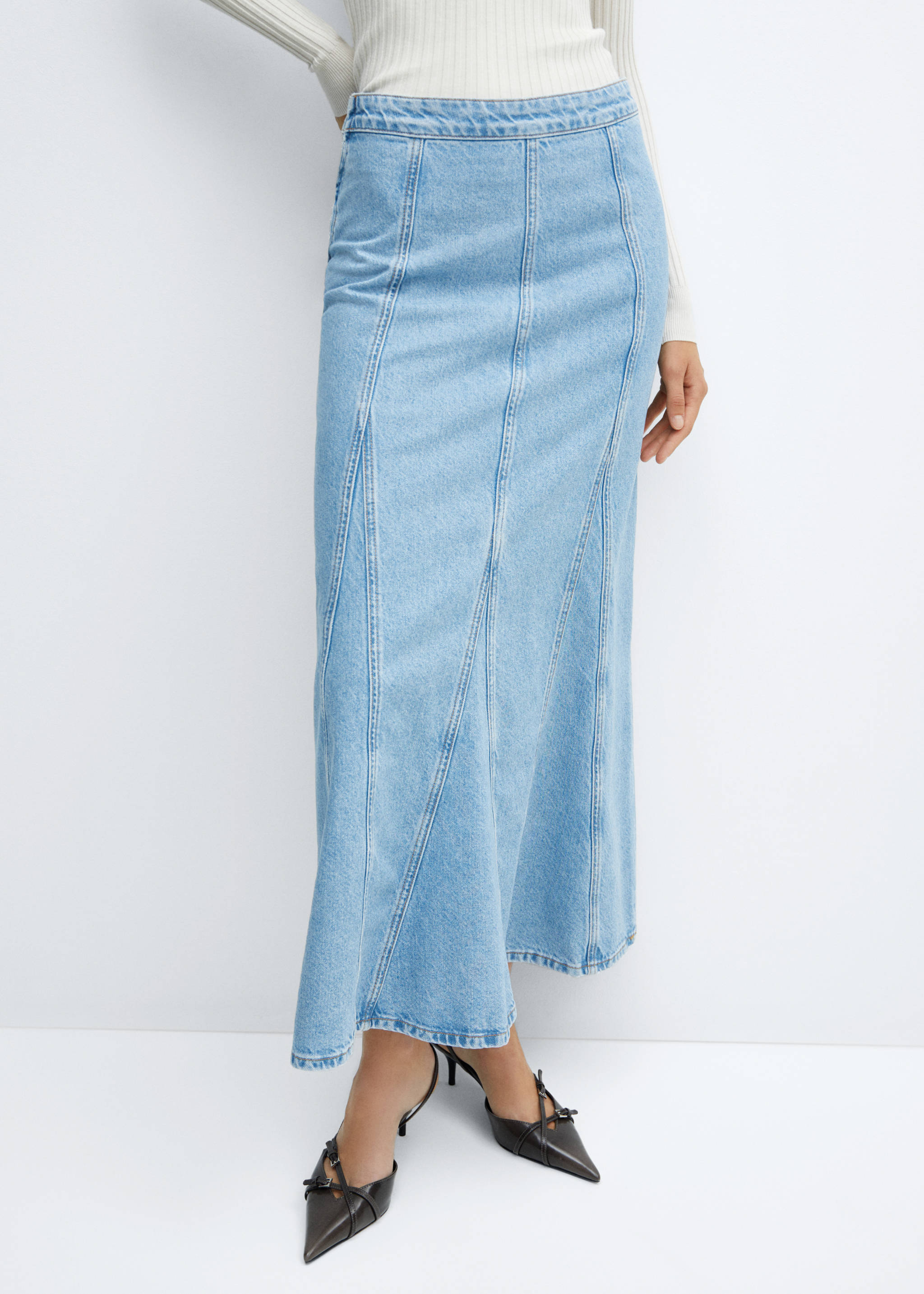 Jupe longue en jean coutures - Plan moyen