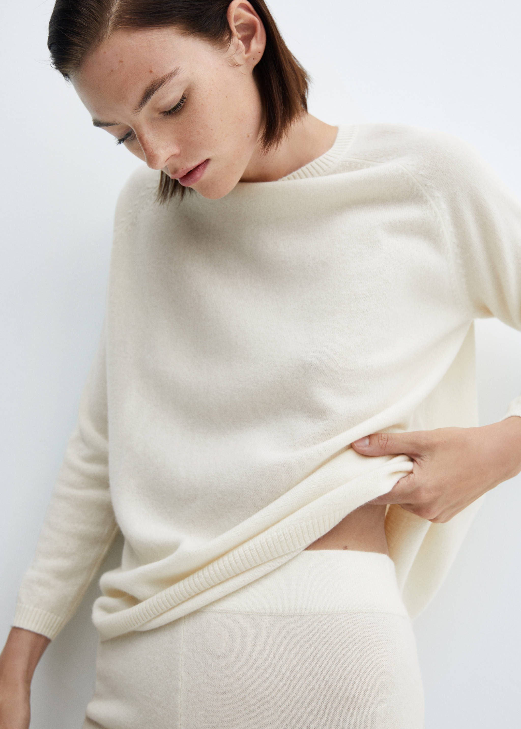 100% cashmere round-neck sweater - Details of the article 1