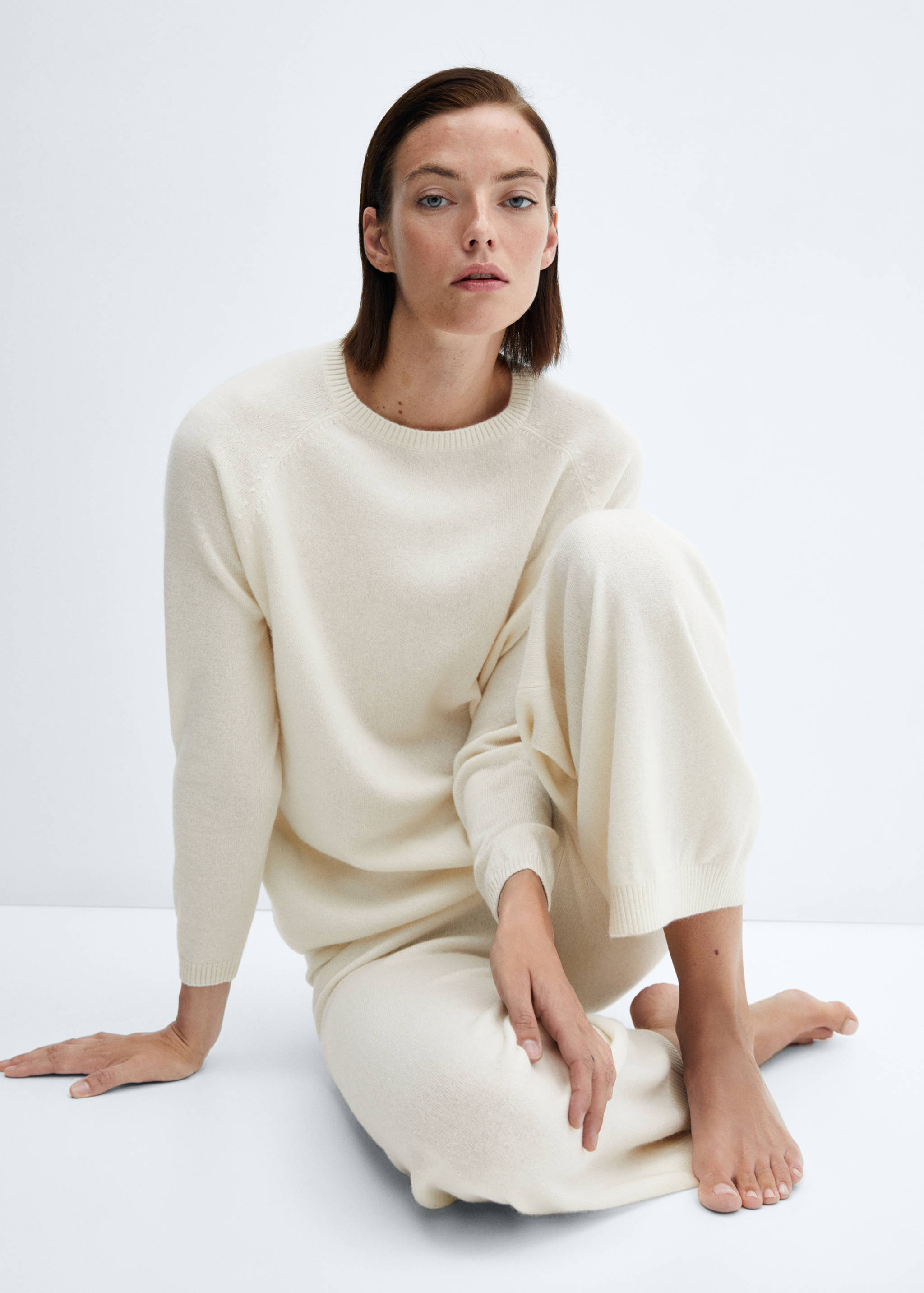 100% cashmere round-neck sweater - Details of the article 2