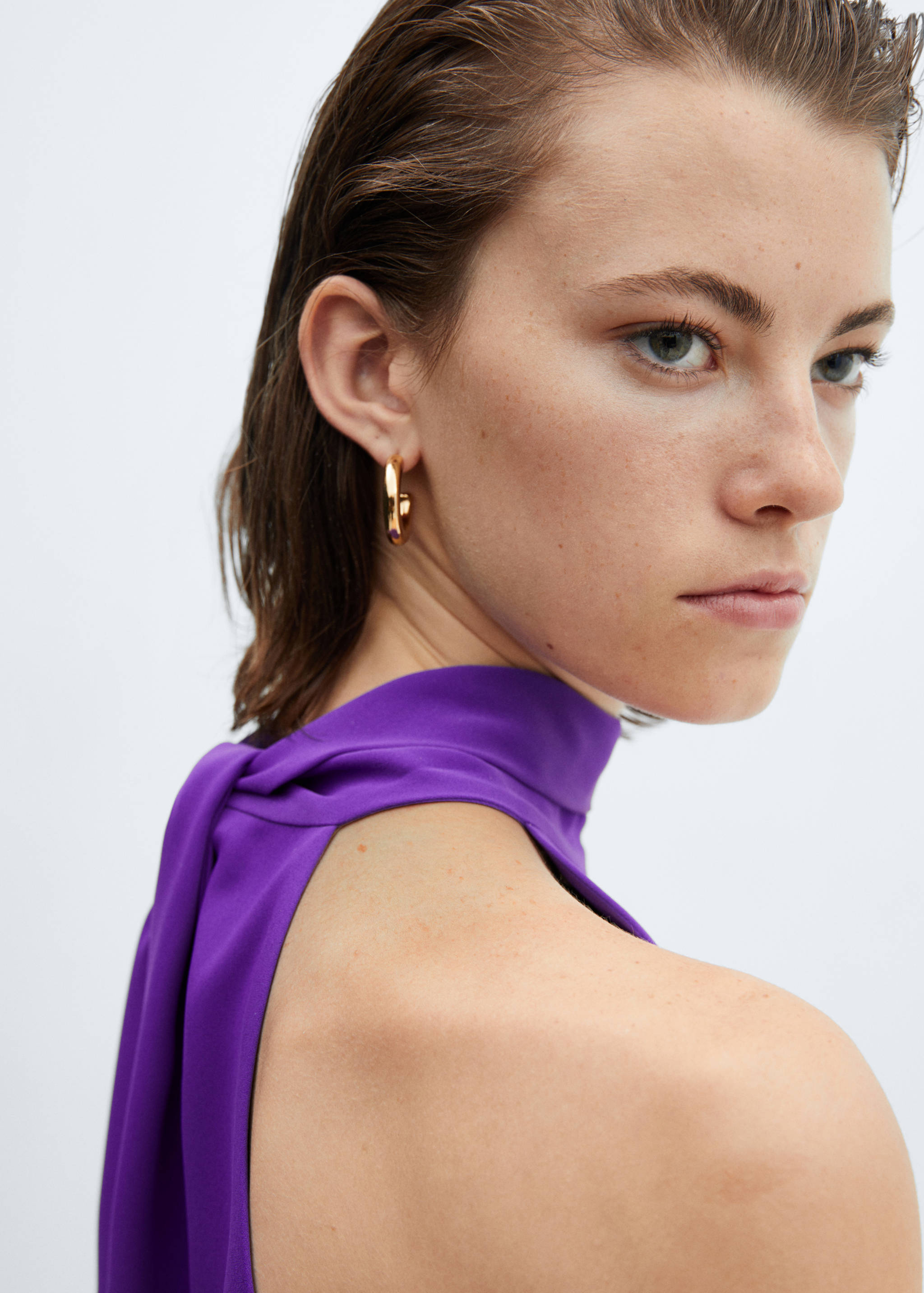 Halter-neck dress with bow - Details of the article 1