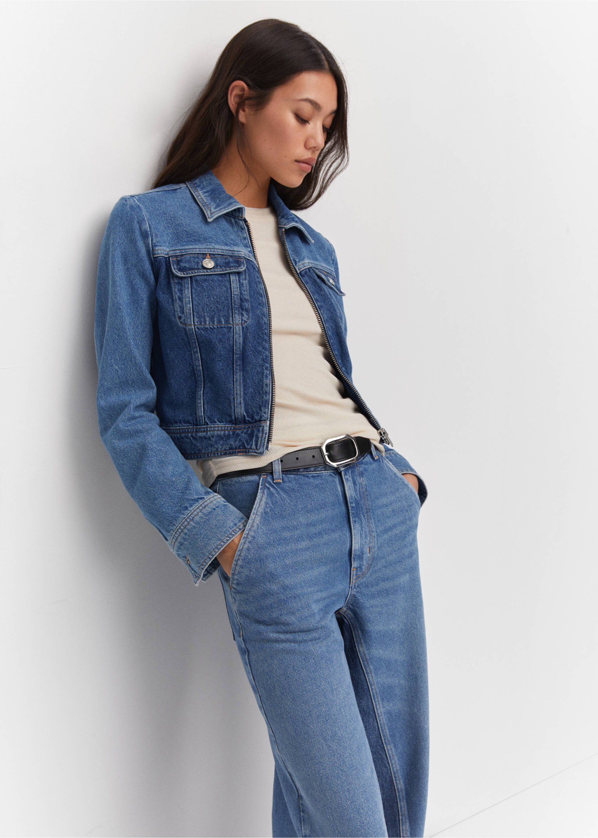 Contrast denim jacket - Details of the article 2, Medium Blue. Ref: 57063813-00.