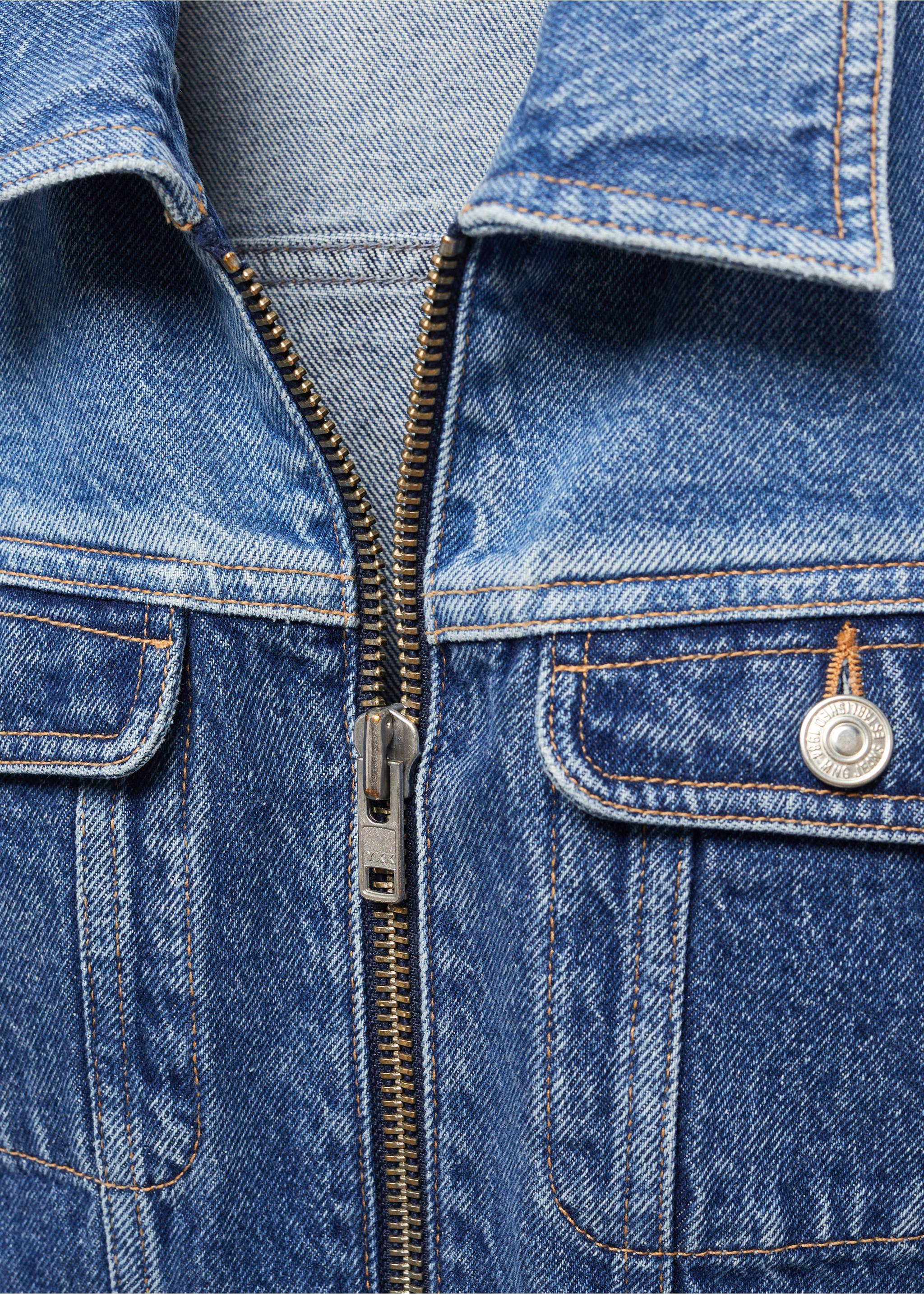 Contrast denim jacket - Details of the article 8, Medium Blue. Ref: 57063813-00.