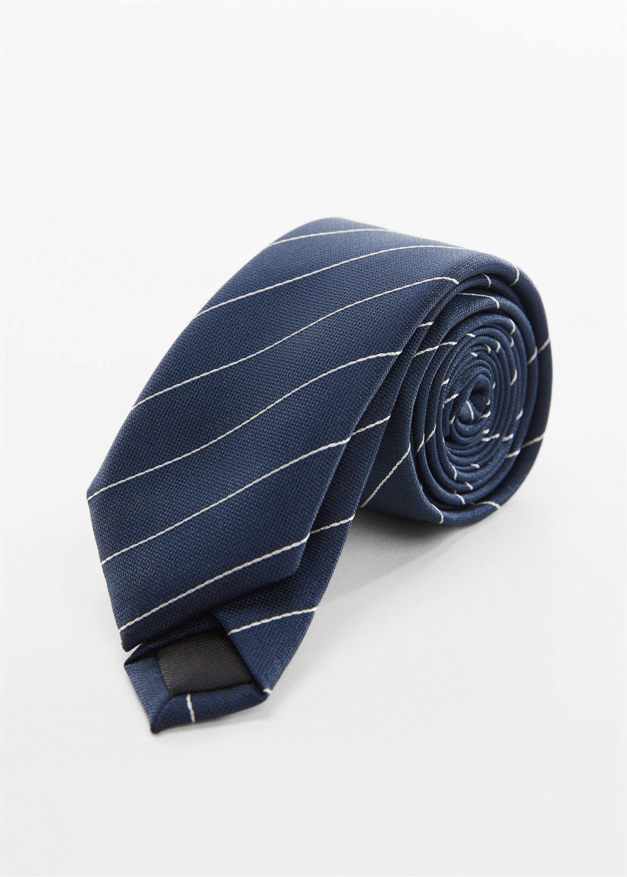 Cravate à rayures - Plan moyen