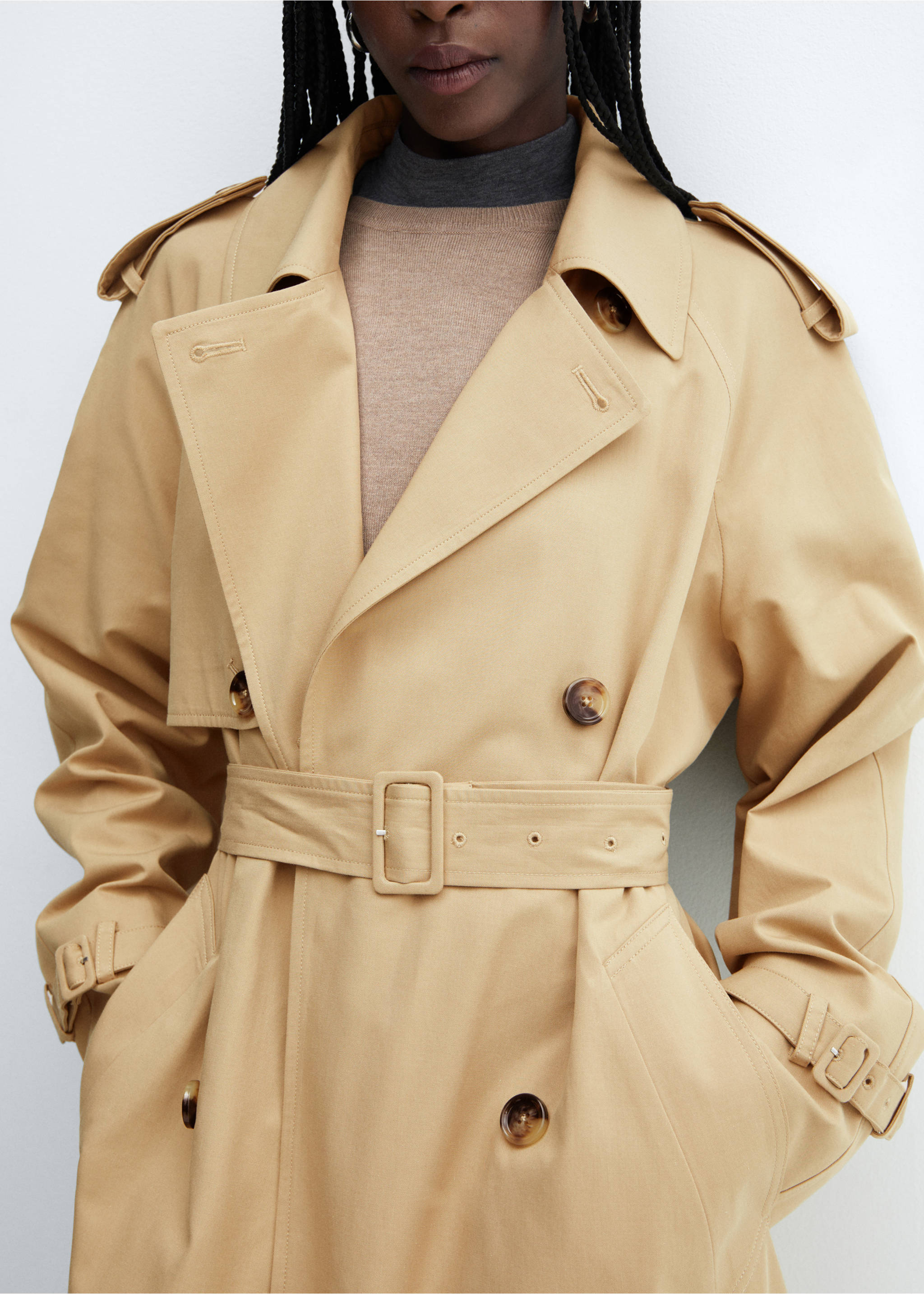 Fließender Trenchcoat mit Gürtel - Detail des Artikels 3, Mittelbraun. Ref: 57064393-00.