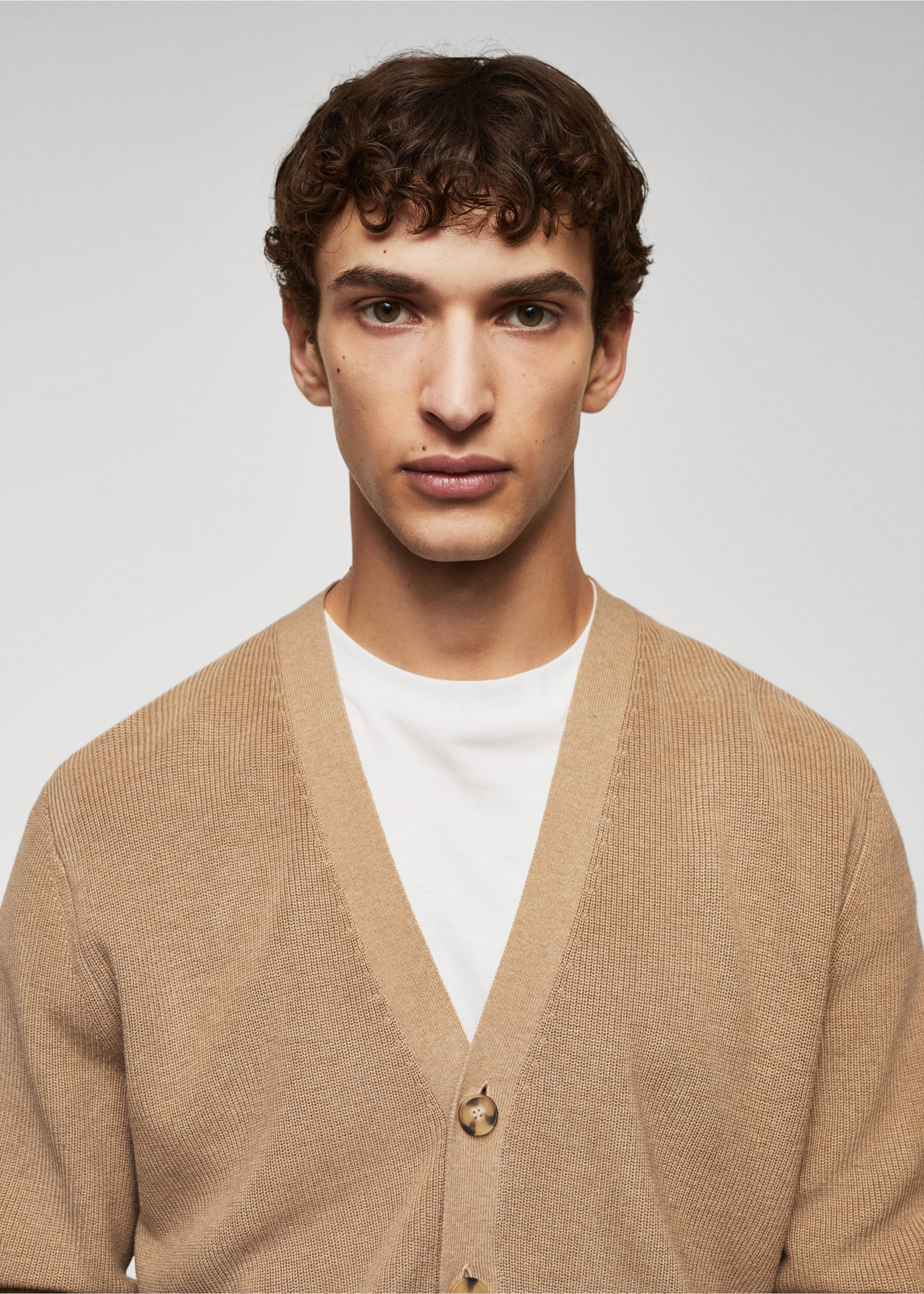 Strukturierter Baumwoll-Cardigan - Detail des Artikels 1, Beige. Ref: 57064401-00.