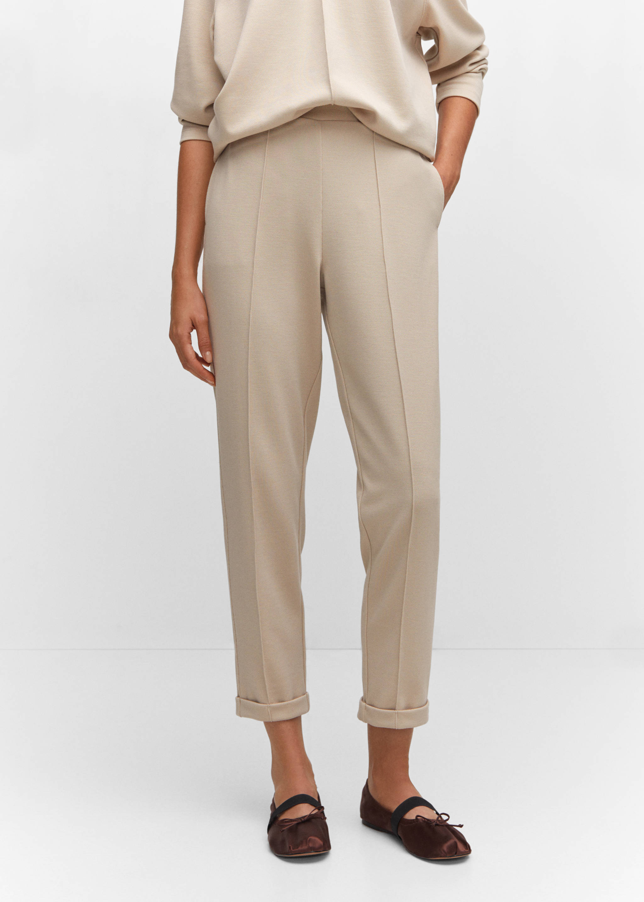 Pantalón jogger costuras - Plano medio