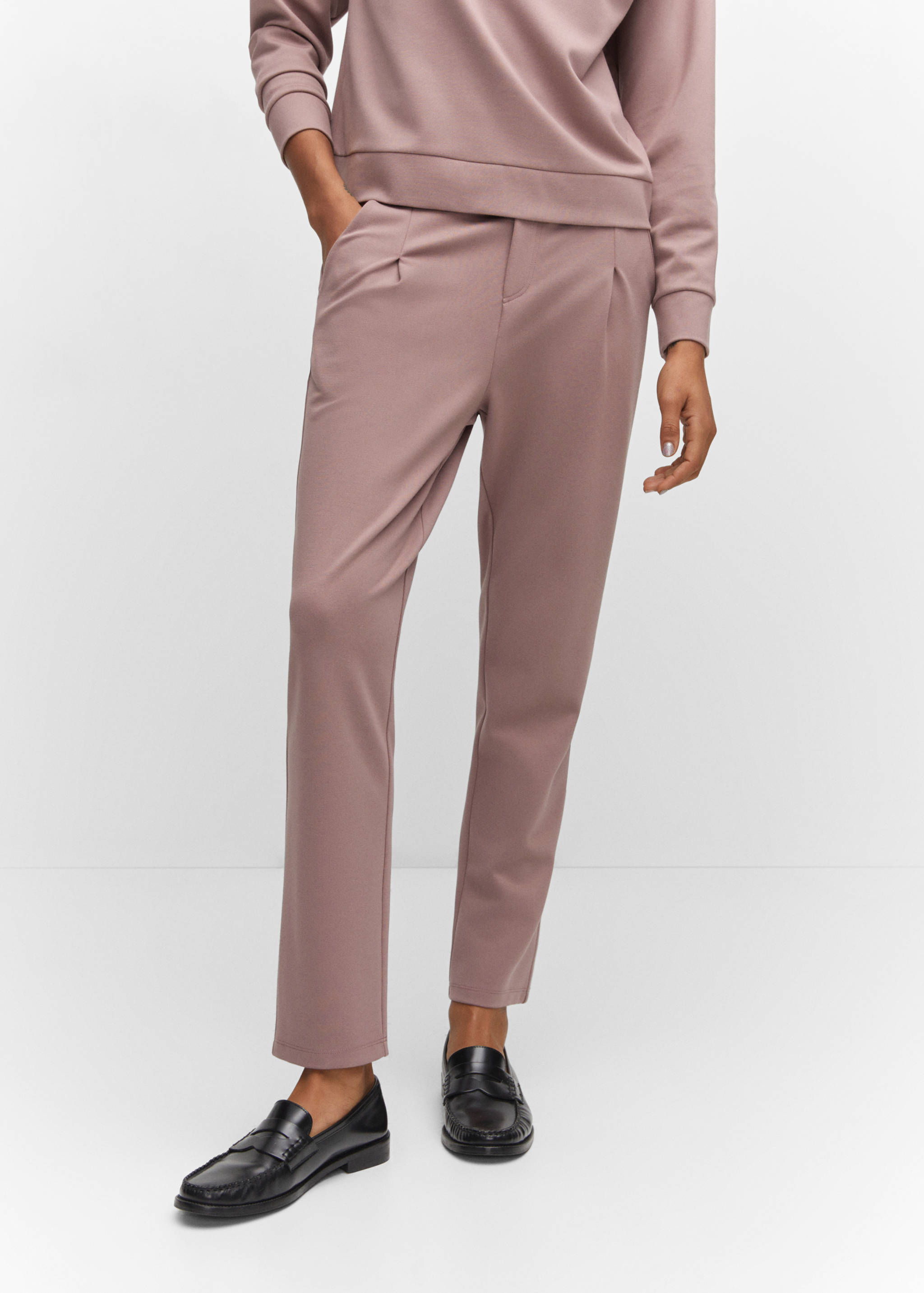 Pantalón jogger bolsillos - Plano medio