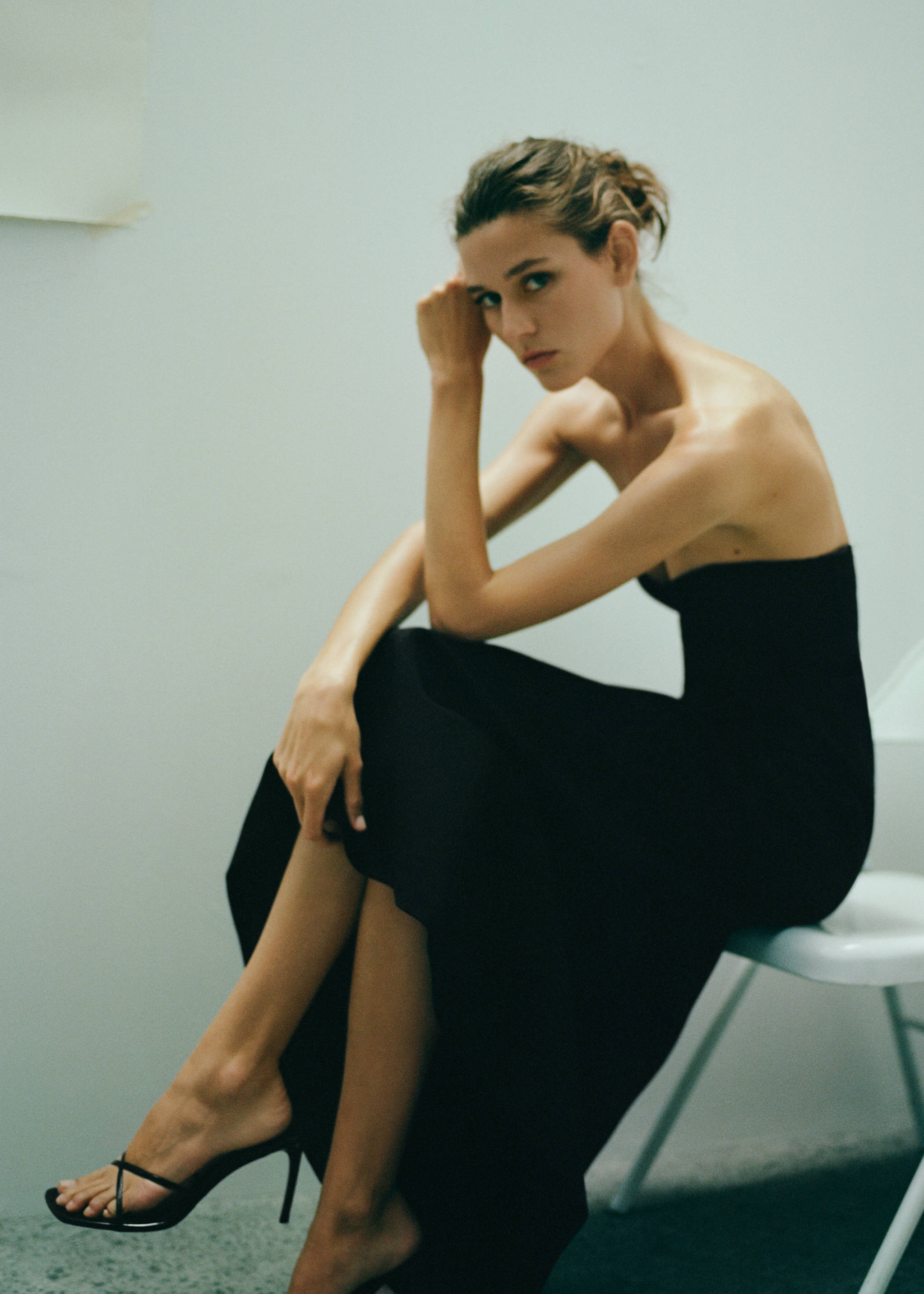 Heeled leather sandals with straps - General plane