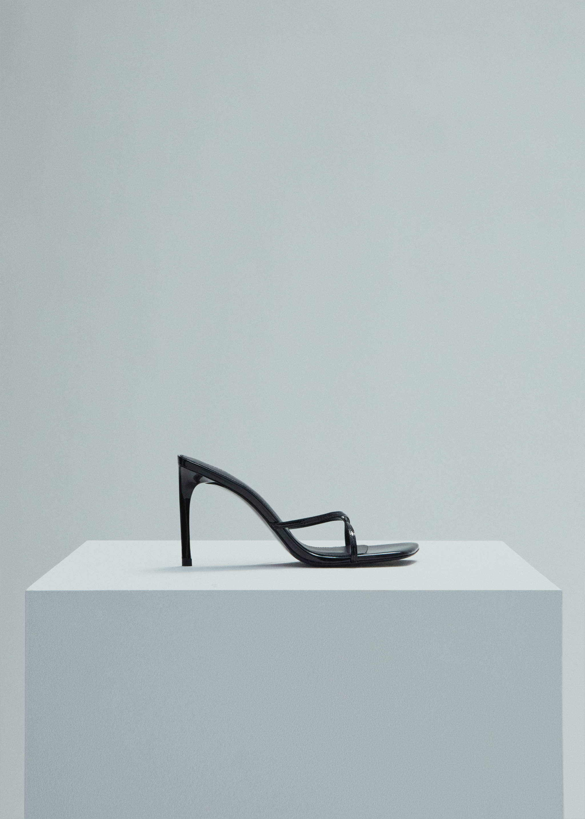 Heeled leather sandals with straps - Article without model