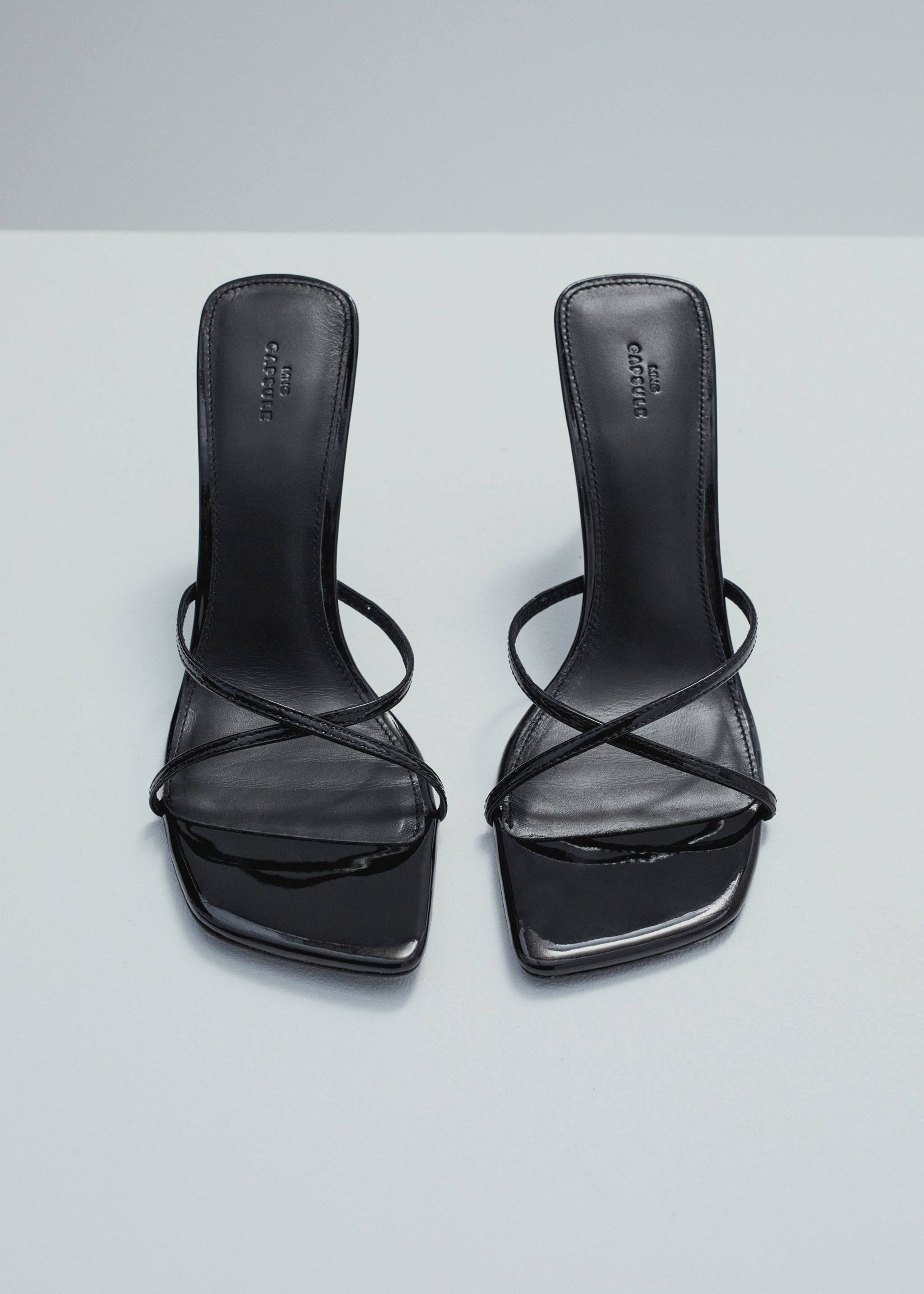 Heeled leather sandals with straps - Details of the article 2