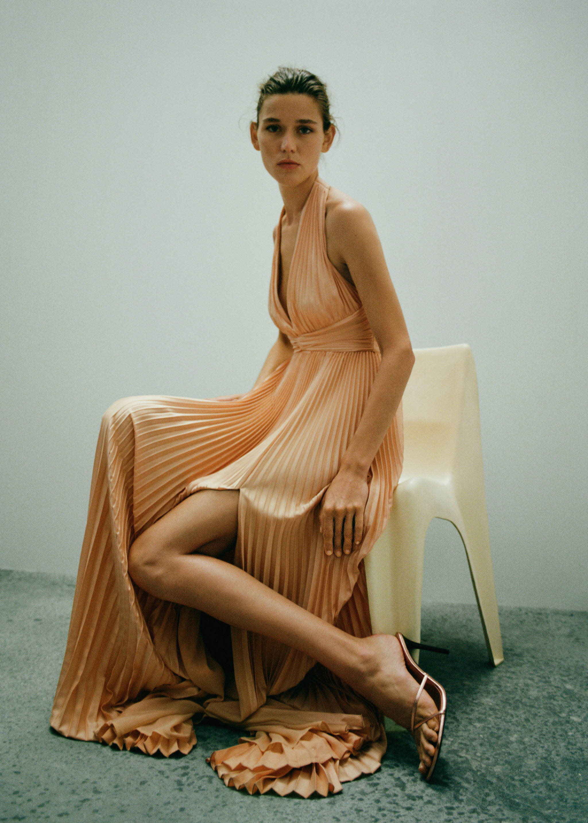 Heeled leather sandals with straps - General plane