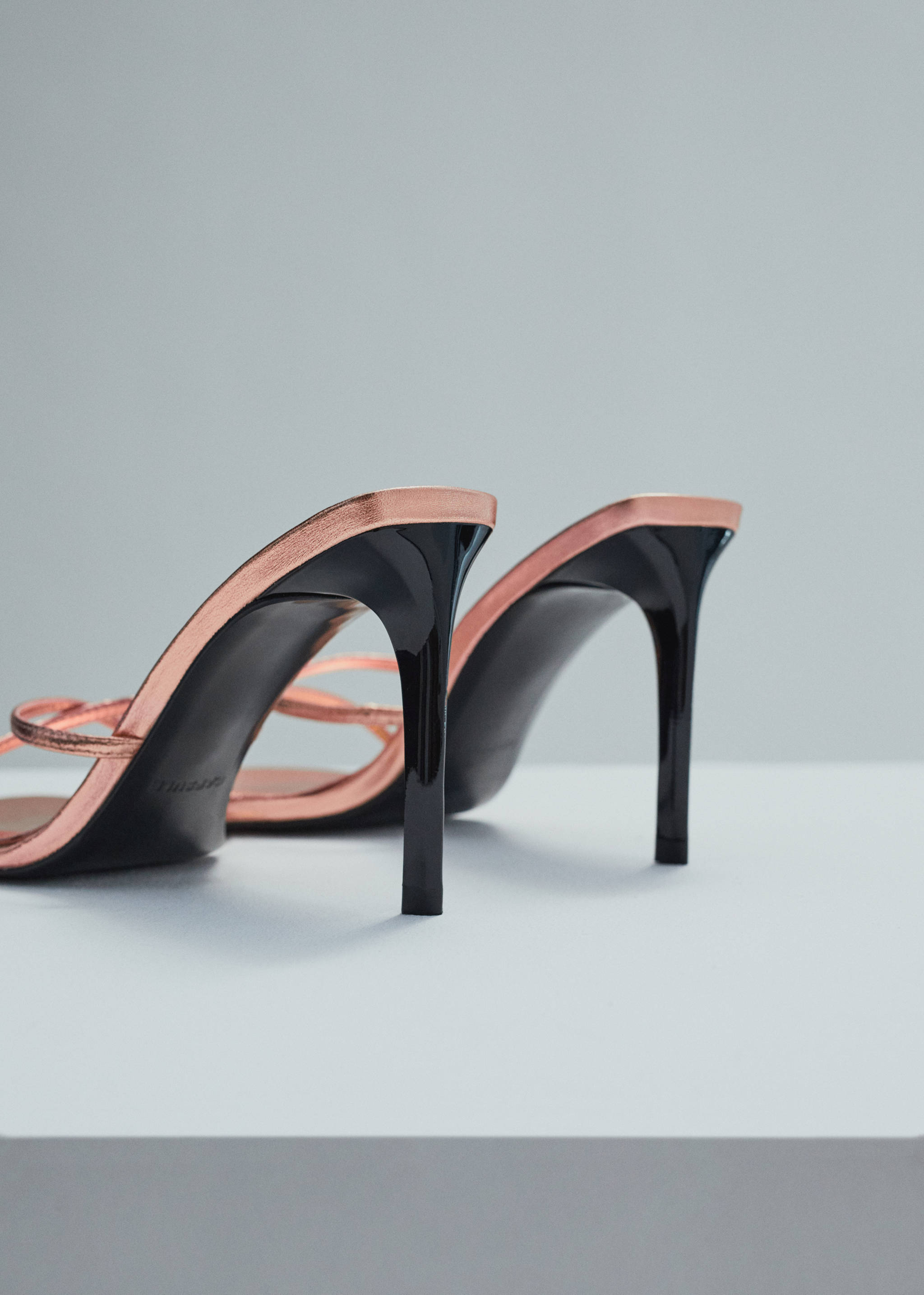 Heeled leather sandals with straps - Details of the article 1