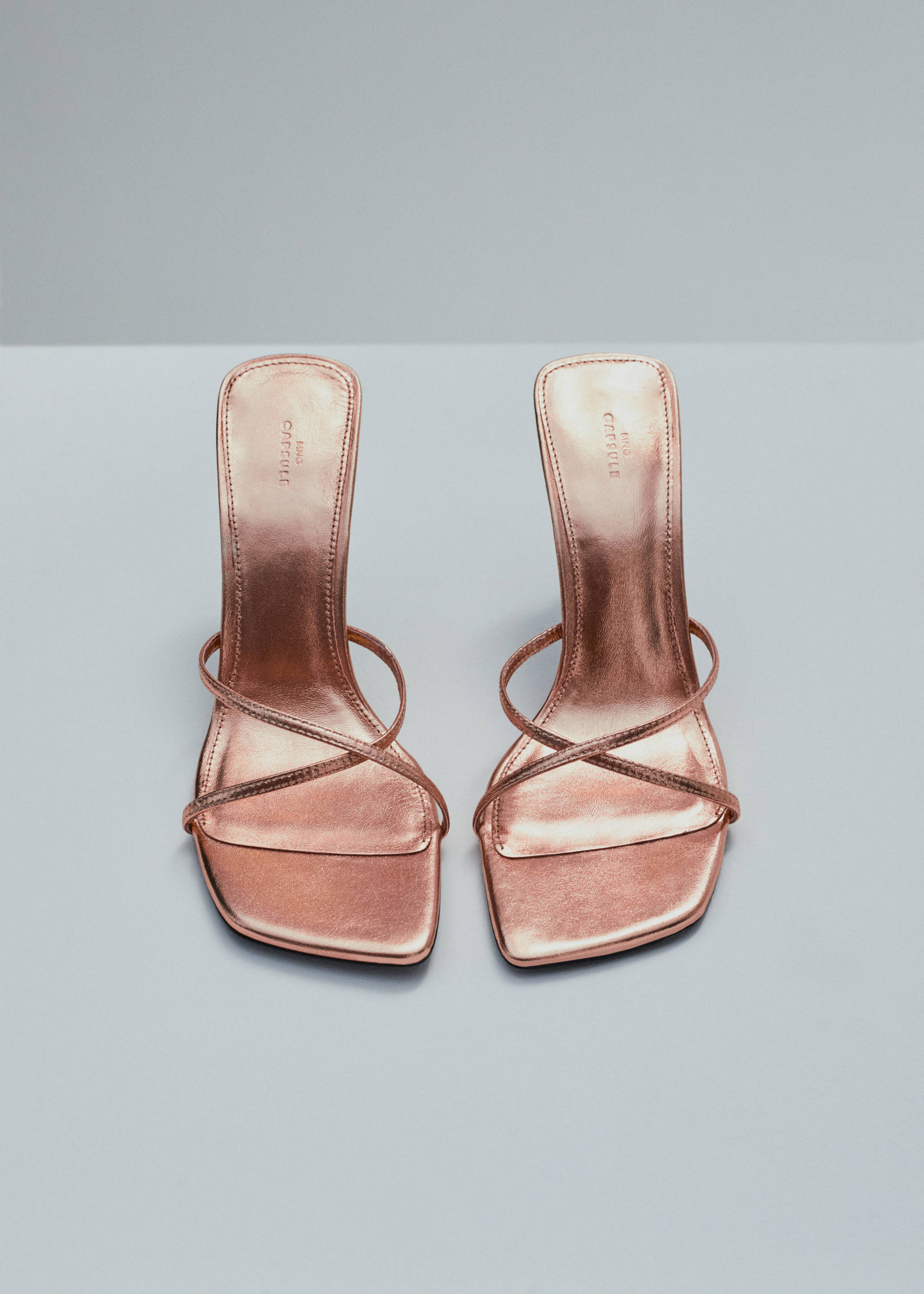 Heeled leather sandals with straps - Details of the article 2