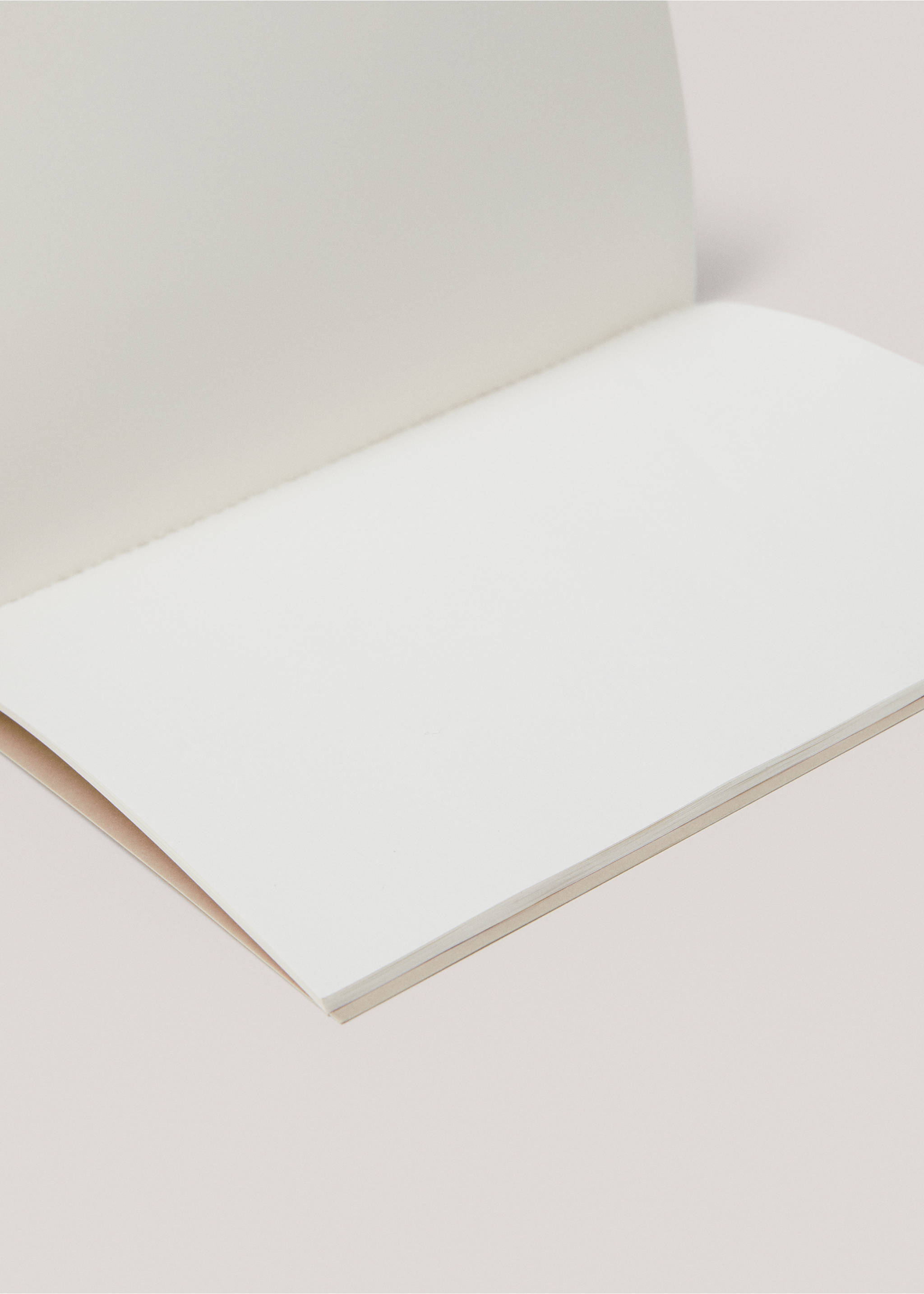 Plain notebook 21x15cm - Details of the article 3, Ecru. Ref: 57065142-00.